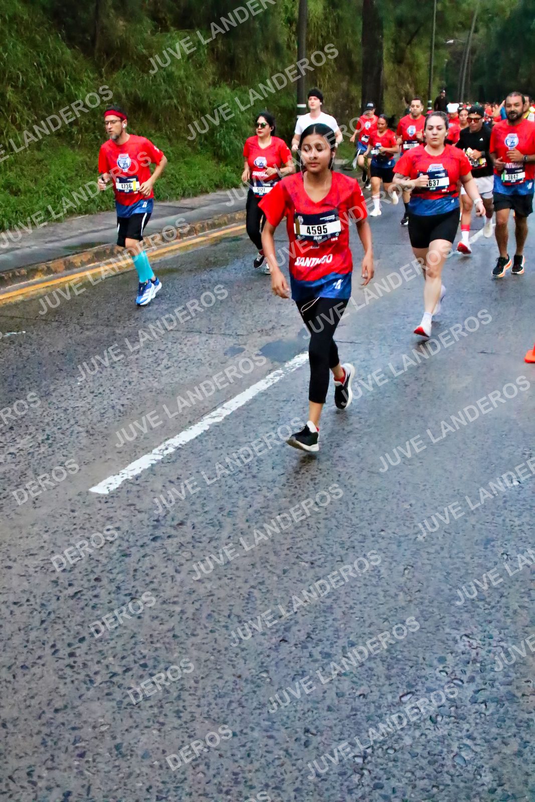 Foto de la CARRERA BIMBO GLOBAL RACE GUADALAJARA en Centro Comercial Andares, Blvd. Puerta de Hierro 4965, Zapopan a las 04:48 · dorsal 4595, 637, 4736