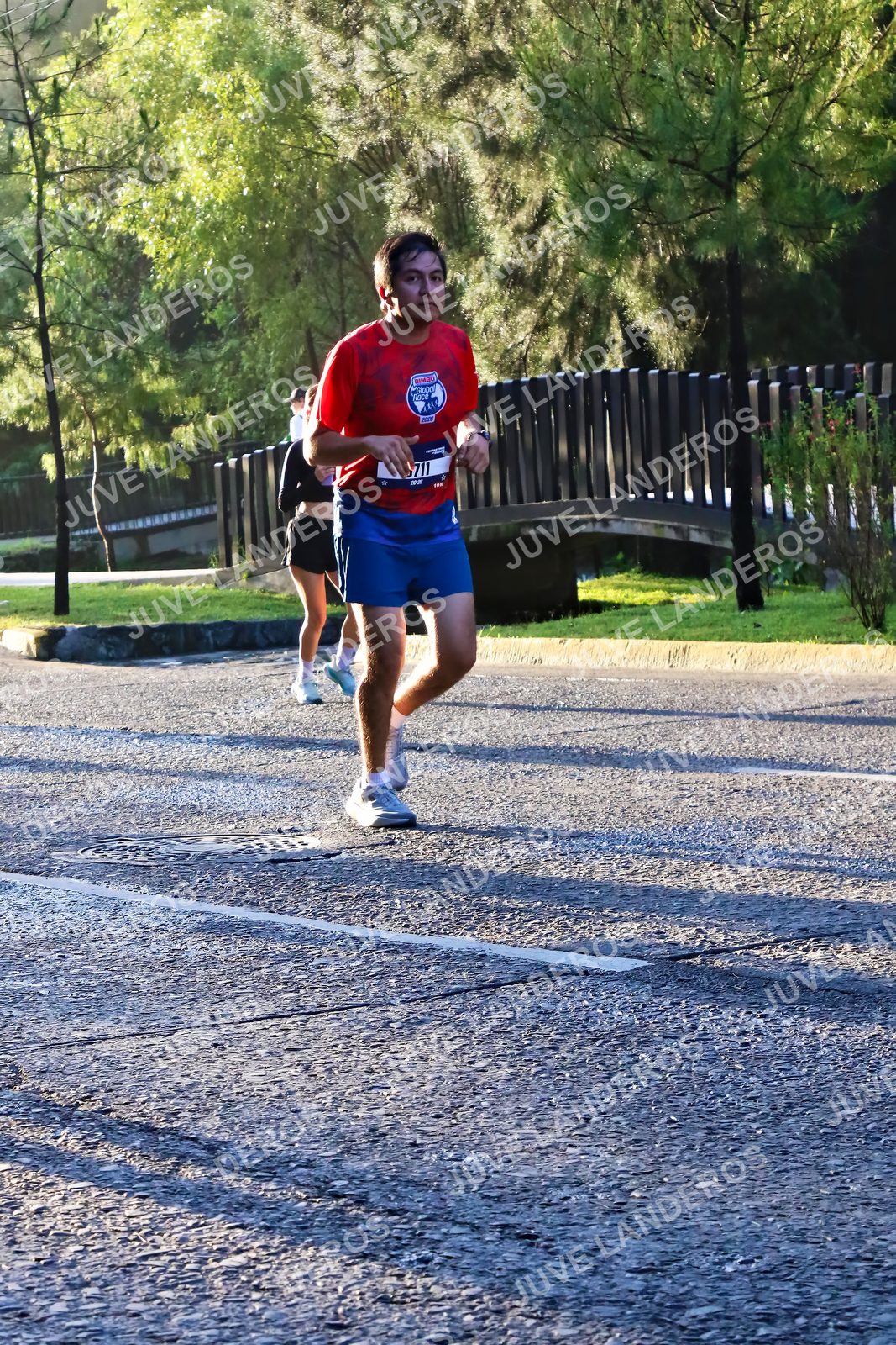 Foto de la CARRERA BIMBO GLOBAL RACE GUADALAJARA en Centro Comercial Andares, Blvd. Puerta de Hierro 4965, Zapopan a las 07:24 · dorsal 711
