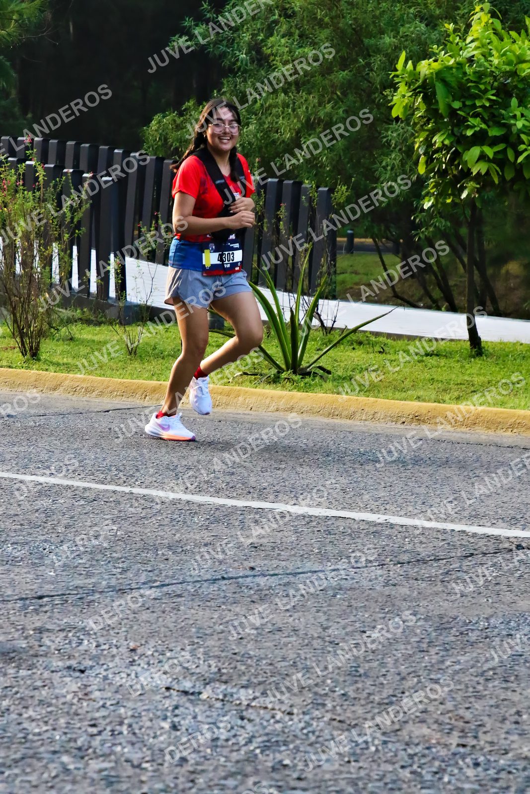 Foto de la CARRERA BIMBO GLOBAL RACE GUADALAJARA en Centro Comercial Andares, Blvd. Puerta de Hierro 4965, Zapopan a las 07:36 · dorsal 303