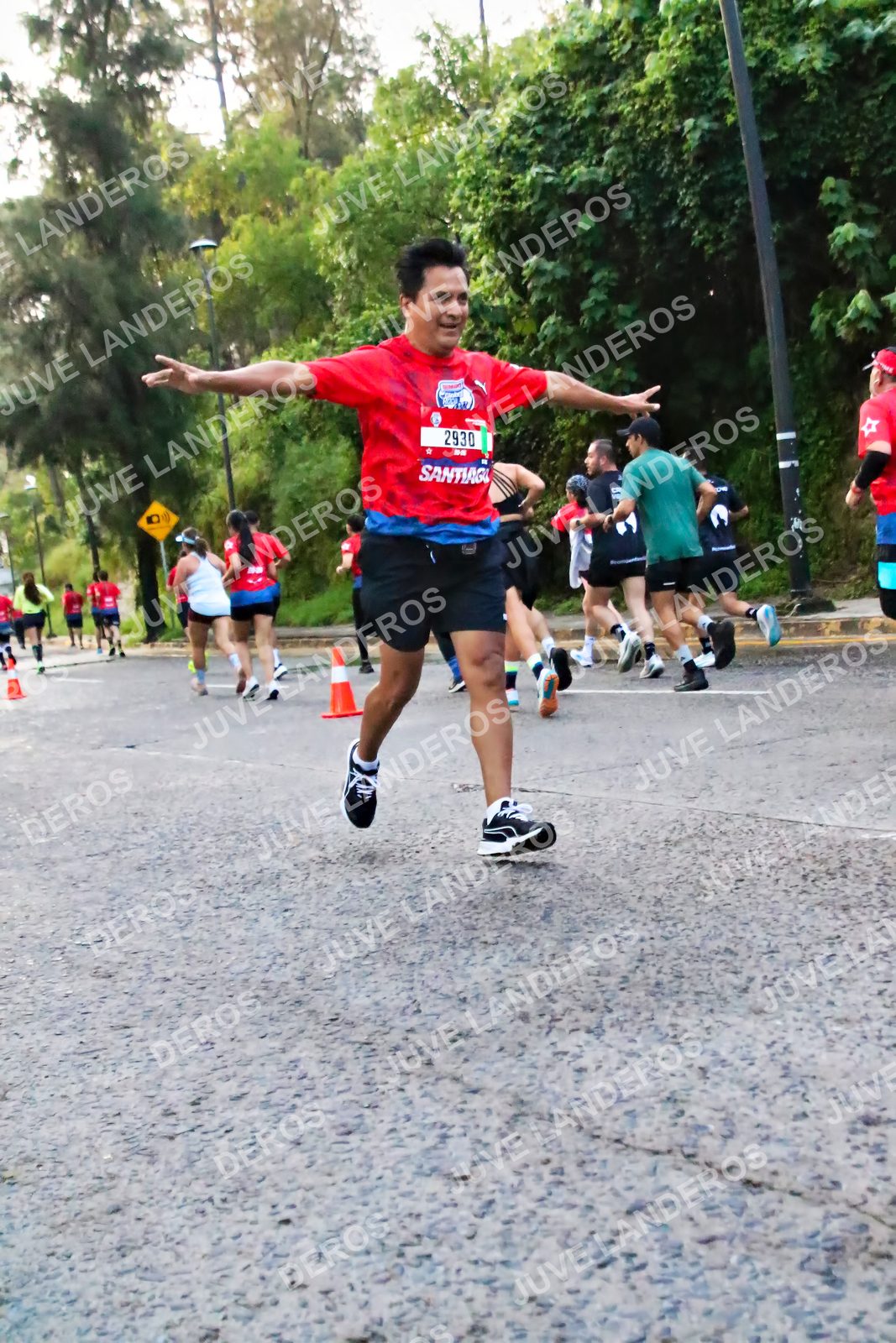 Foto de la CARRERA BIMBO GLOBAL RACE GUADALAJARA en Centro Comercial Andares, Blvd. Puerta de Hierro 4965, Zapopan a las 04:59 · dorsal 2930