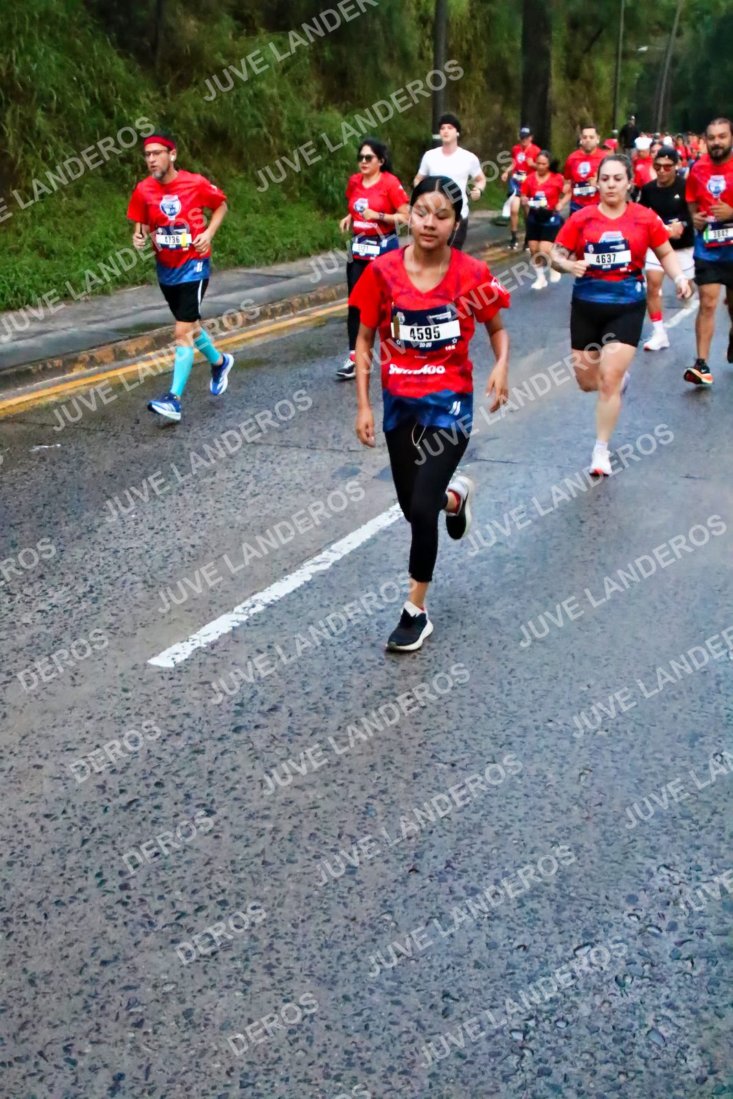 Foto de la CARRERA BIMBO GLOBAL RACE GUADALAJARA en Centro Comercial Andares, Blvd. Puerta de Hierro 4965, Zapopan a las 04:48 · dorsal 4595, 4736, 4637