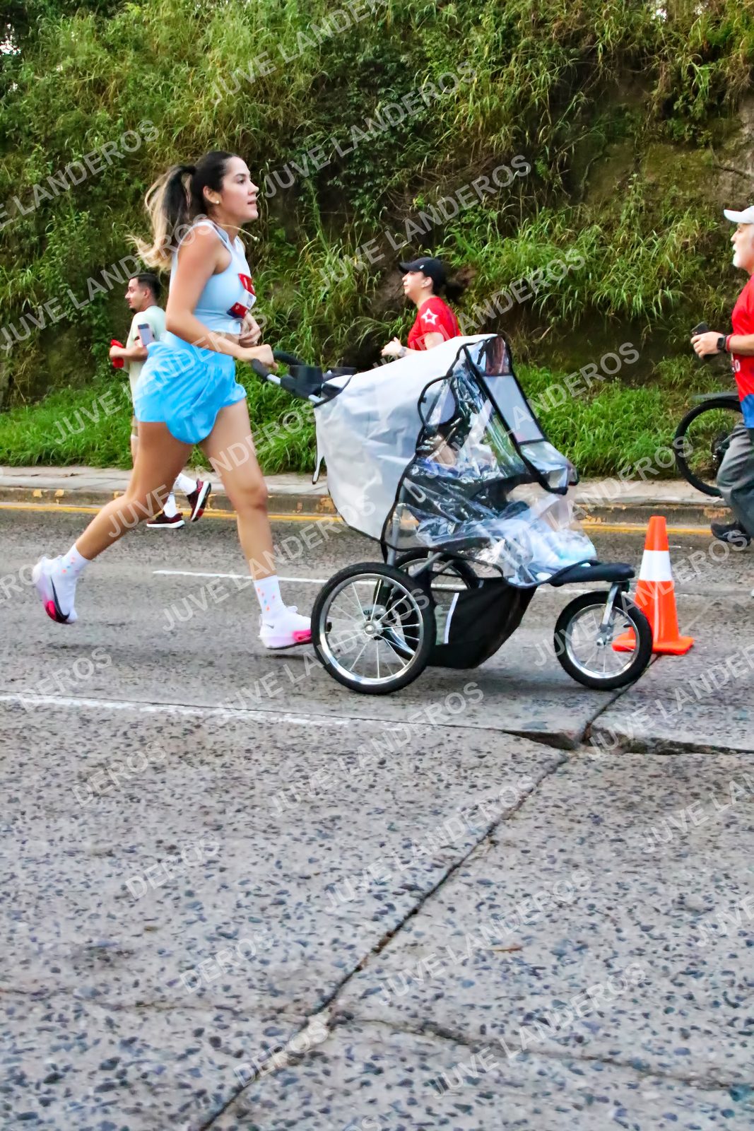 Foto de la CARRERA BIMBO GLOBAL RACE GUADALAJARA en Centro Comercial Andares, Blvd. Puerta de Hierro 4965, Zapopan a las 06:55