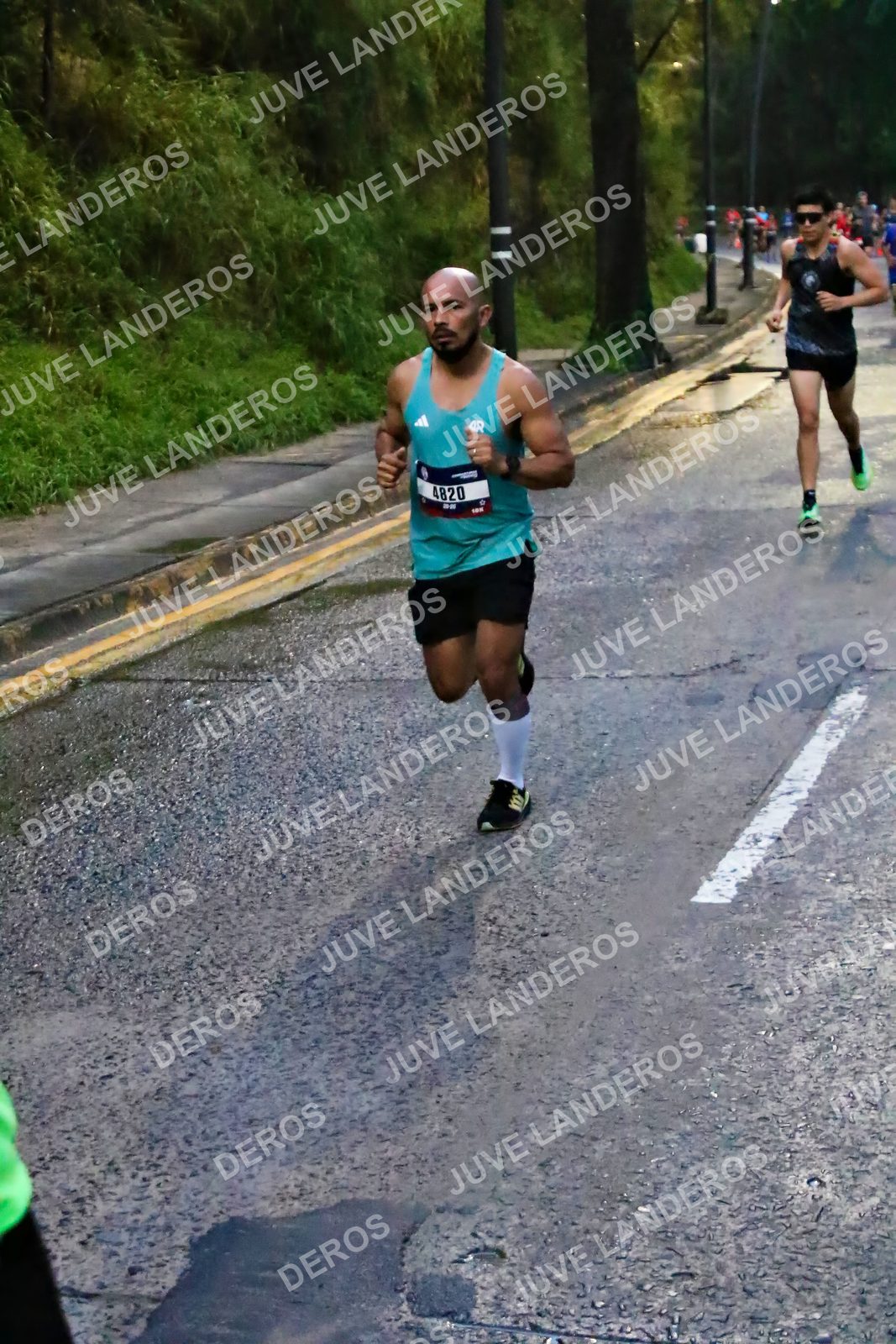 Foto de la CARRERA BIMBO GLOBAL RACE GUADALAJARA en Centro Comercial Andares, Blvd. Puerta de Hierro 4965, Zapopan a las 06:36 · dorsal 4820