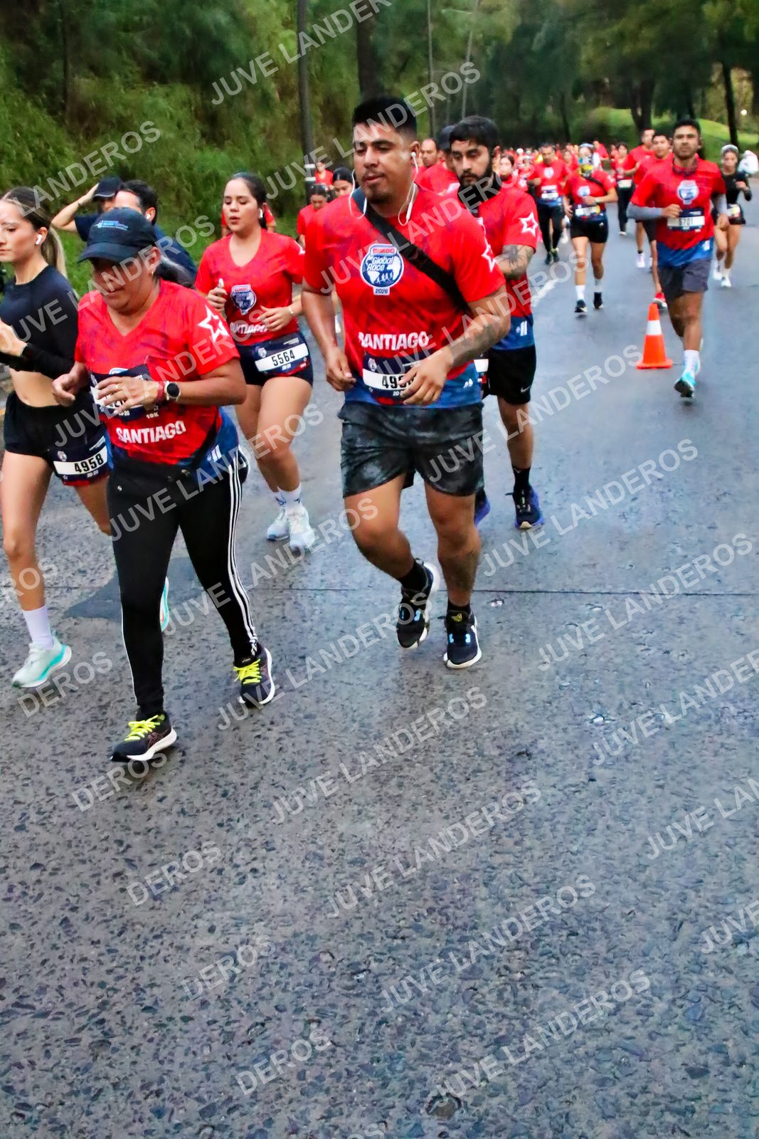 Foto de la CARRERA BIMBO GLOBAL RACE GUADALAJARA en Centro Comercial Andares, Blvd. Puerta de Hierro 4965, Zapopan a las 04:49 · dorsal 5564, 4958