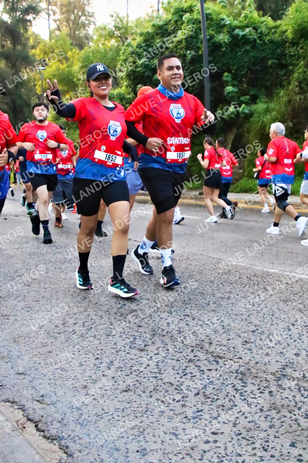 Foto de la CARRERA BIMBO GLOBAL RACE GUADALAJARA en Centro Comercial Andares, Blvd. Puerta de Hierro 4965, Zapopan a las 06:59 · dorsal 1851, 3159, 1852