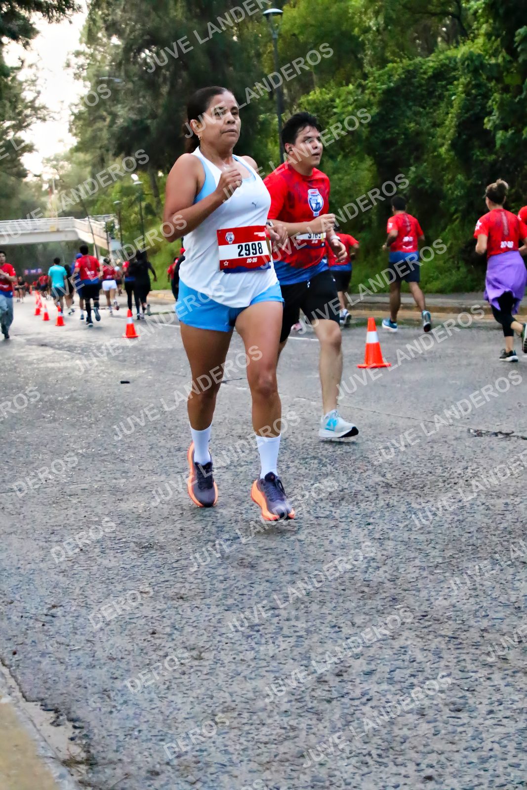 Foto de la CARRERA BIMBO GLOBAL RACE GUADALAJARA en Centro Comercial Andares, Blvd. Puerta de Hierro 4965, Zapopan a las 04:58 · dorsal 2998