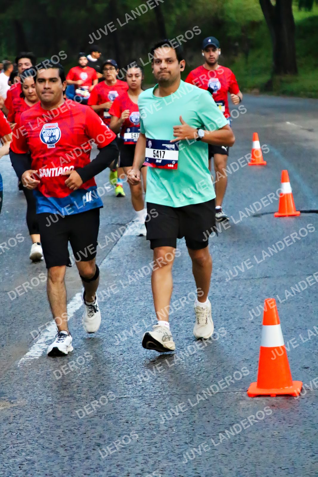 Foto de la CARRERA BIMBO GLOBAL RACE GUADALAJARA en Centro Comercial Andares, Blvd. Puerta de Hierro 4965, Zapopan a las 04:52 · dorsal 5417, 547