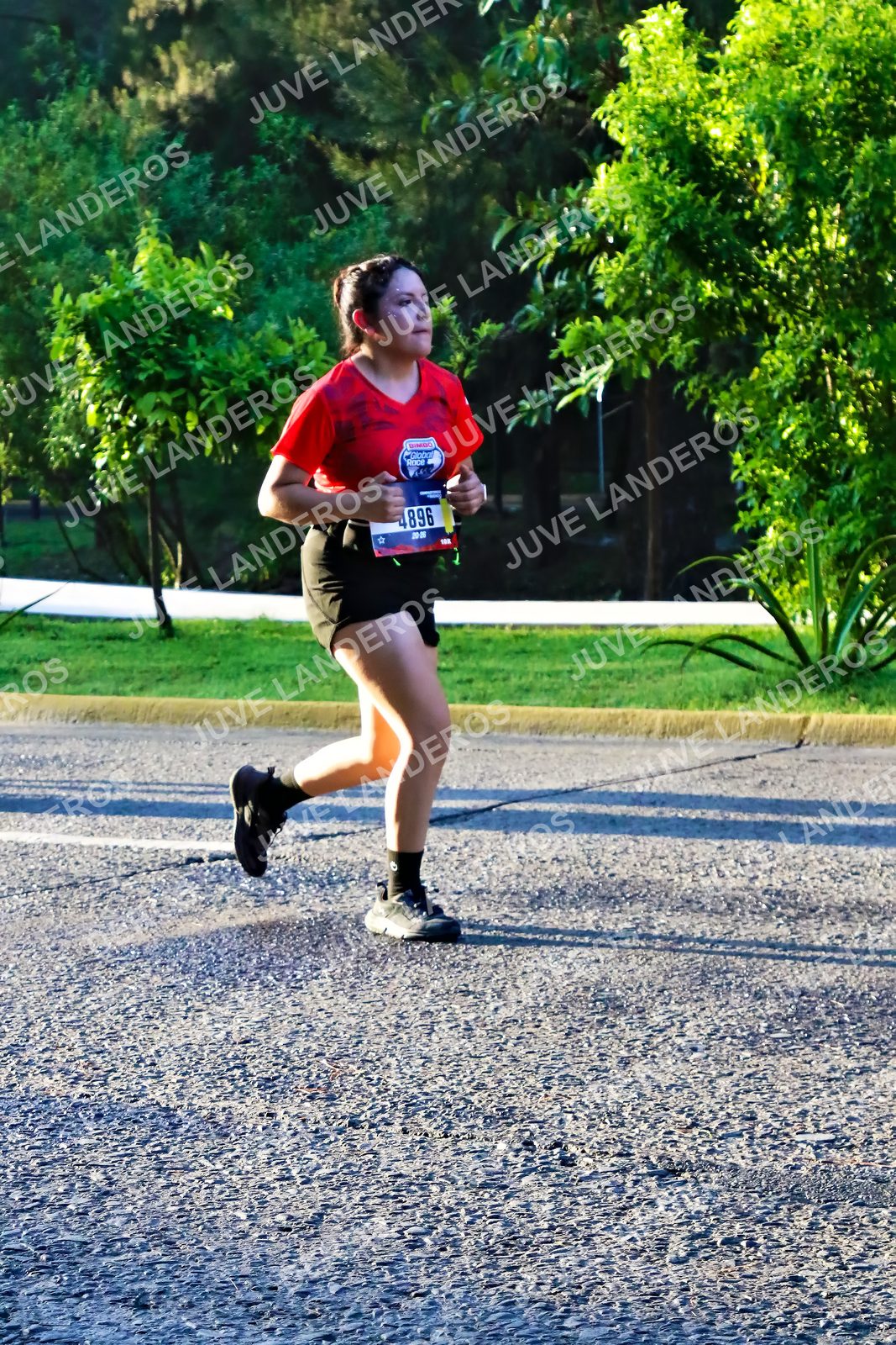 Foto de la CARRERA BIMBO GLOBAL RACE GUADALAJARA en Centro Comercial Andares, Blvd. Puerta de Hierro 4965, Zapopan a las 07:26 · dorsal 4896