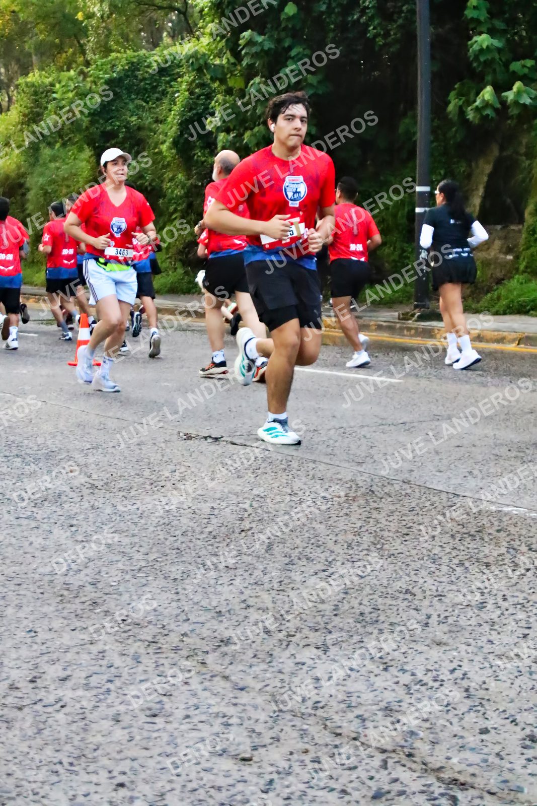 Foto de la CARRERA BIMBO GLOBAL RACE GUADALAJARA en Centro Comercial Andares, Blvd. Puerta de Hierro 4965, Zapopan a las 06:56 · dorsal 3463