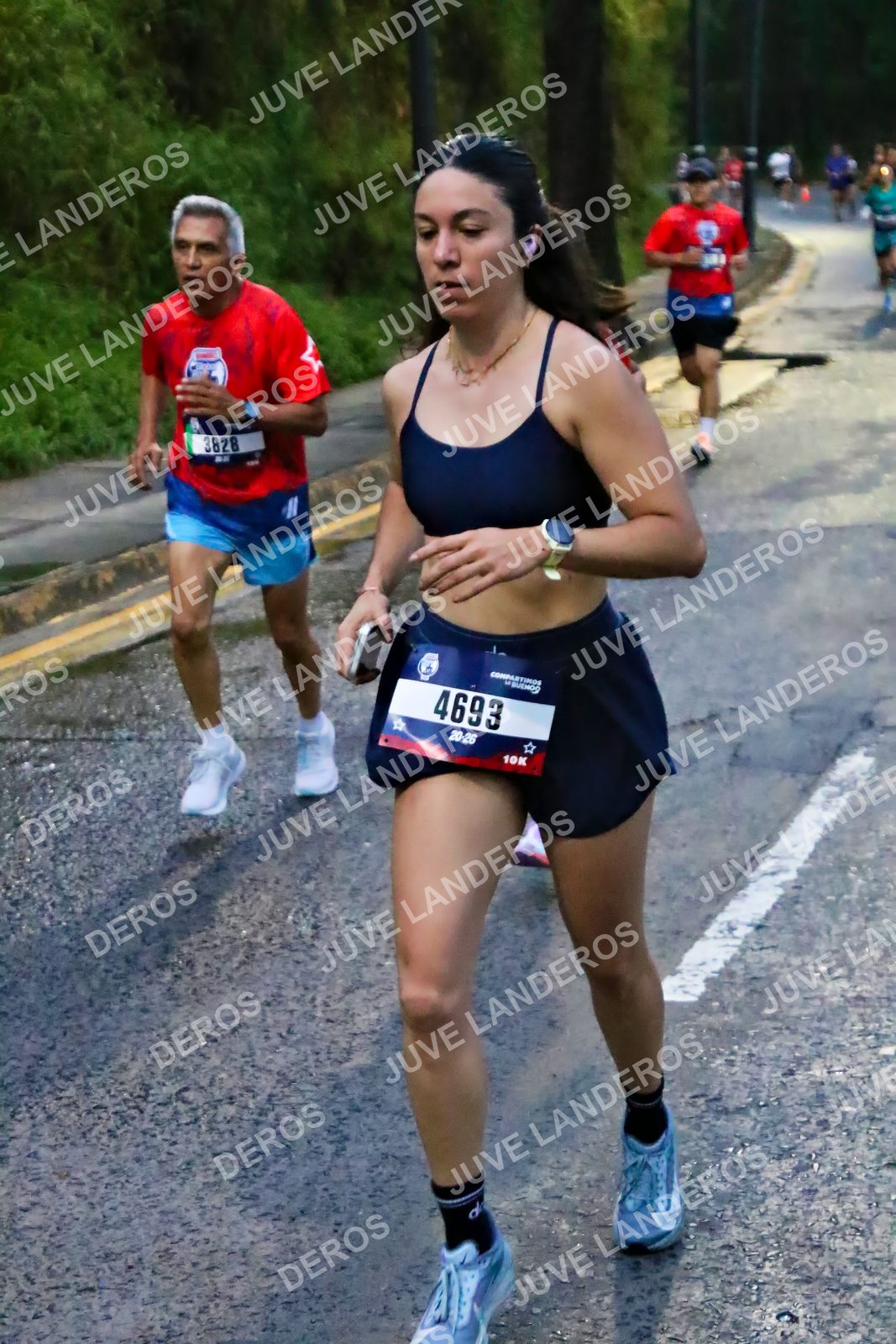 Foto de la CARRERA BIMBO GLOBAL RACE GUADALAJARA en Centro Comercial Andares, Blvd. Puerta de Hierro 4965, Zapopan a las 06:36 · dorsal 4693, 3828