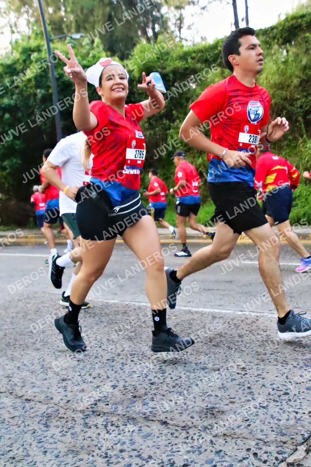 Foto de la CARRERA BIMBO GLOBAL RACE GUADALAJARA en Centro Comercial Andares, Blvd. Puerta de Hierro 4965, Zapopan a las 05:00 · dorsal 2795, 2381
