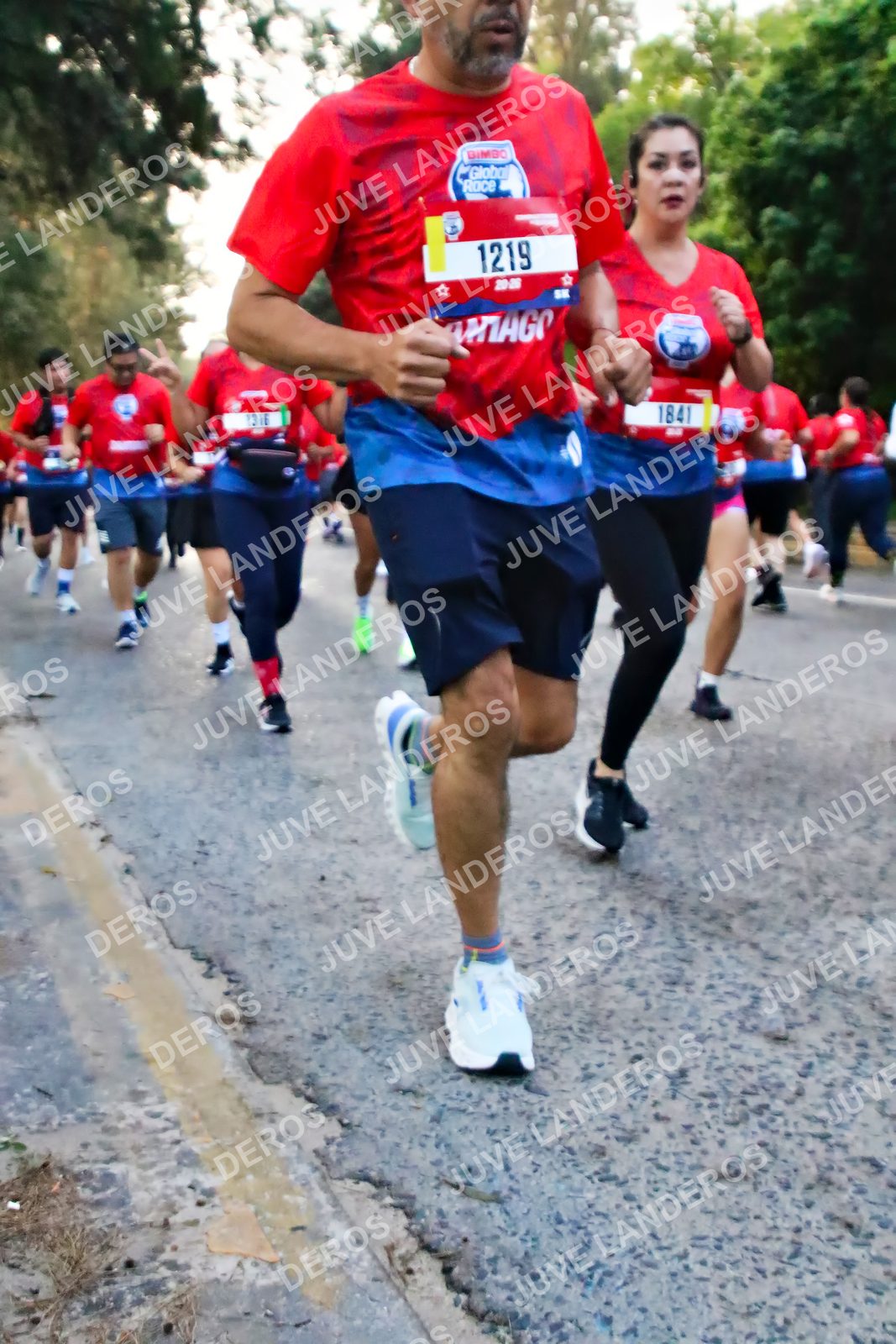 Foto de la CARRERA BIMBO GLOBAL RACE GUADALAJARA en Centro Comercial Andares, Blvd. Puerta de Hierro 4965, Zapopan a las 06:56 · dorsal 1219, 1841, 1316