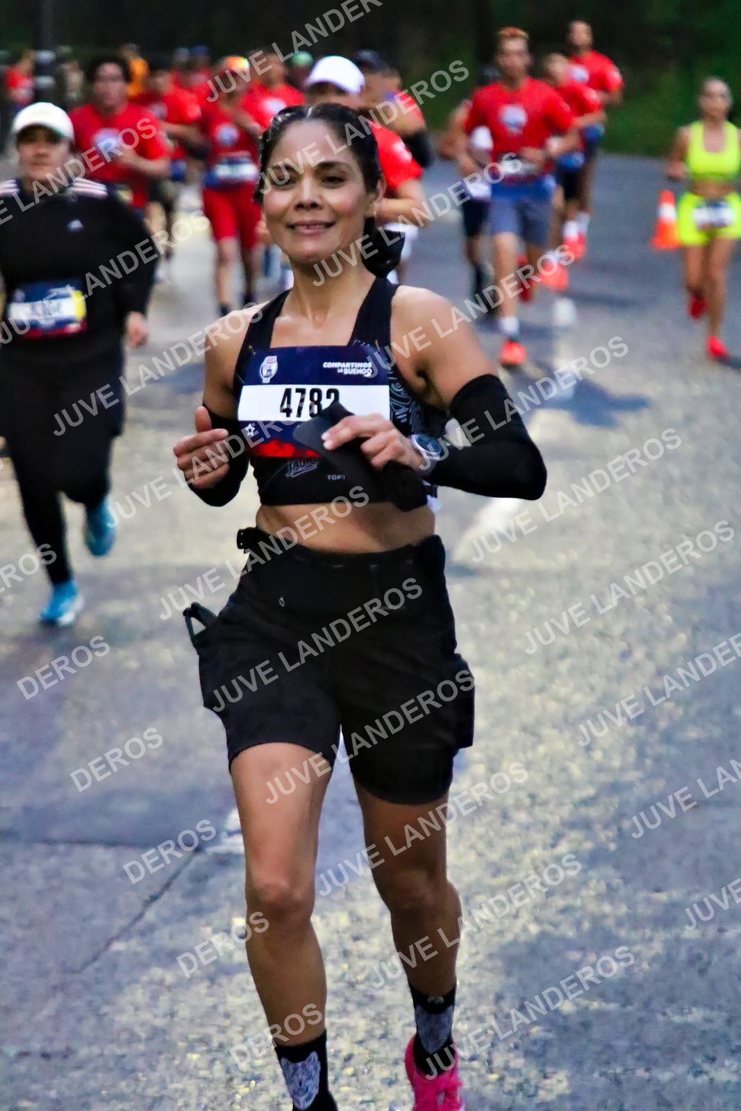 Foto de la CARRERA BIMBO GLOBAL RACE GUADALAJARA en Centro Comercial Andares, Blvd. Puerta de Hierro 4965, Zapopan a las 06:38 · dorsal 4782