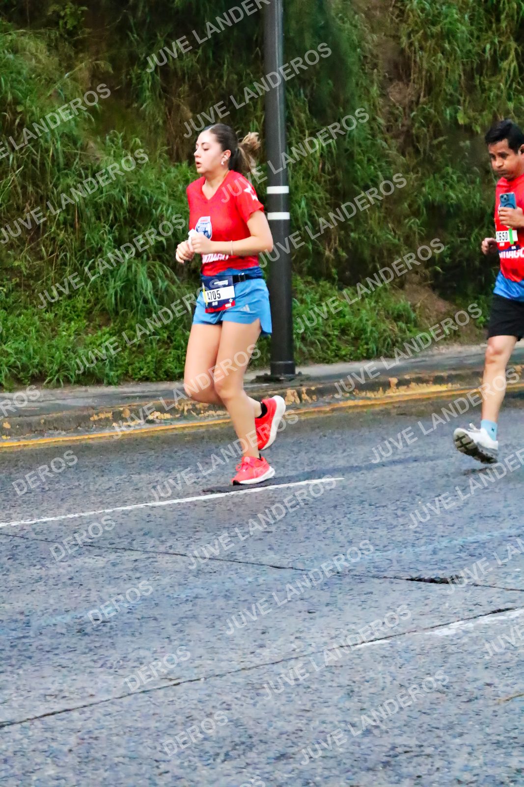Foto de la CARRERA BIMBO GLOBAL RACE GUADALAJARA en Centro Comercial Andares, Blvd. Puerta de Hierro 4965, Zapopan a las 04:55 · dorsal 4705