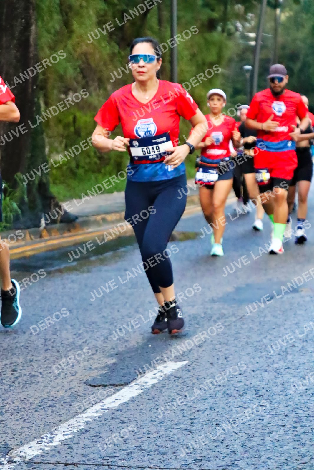 Foto de la CARRERA BIMBO GLOBAL RACE GUADALAJARA en Centro Comercial Andares, Blvd. Puerta de Hierro 4965, Zapopan a las 04:51 · dorsal 5049