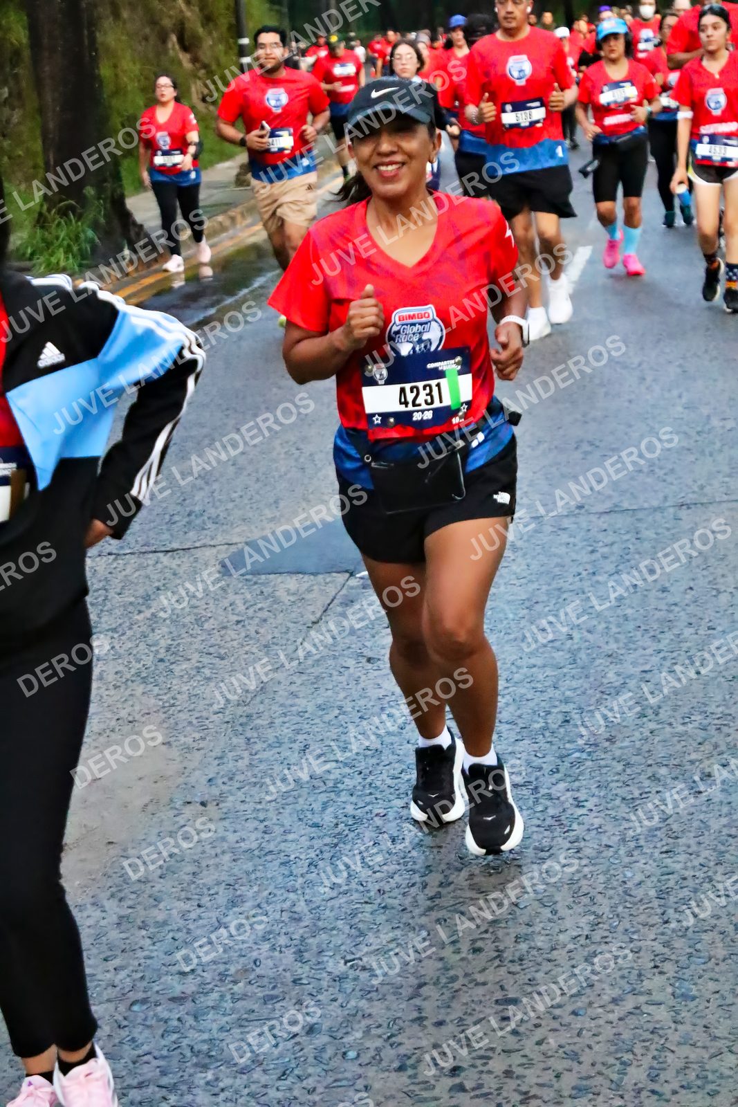 Foto de la CARRERA BIMBO GLOBAL RACE GUADALAJARA en Centro Comercial Andares, Blvd. Puerta de Hierro 4965, Zapopan a las 04:50 · dorsal 4231, 5138, 4533