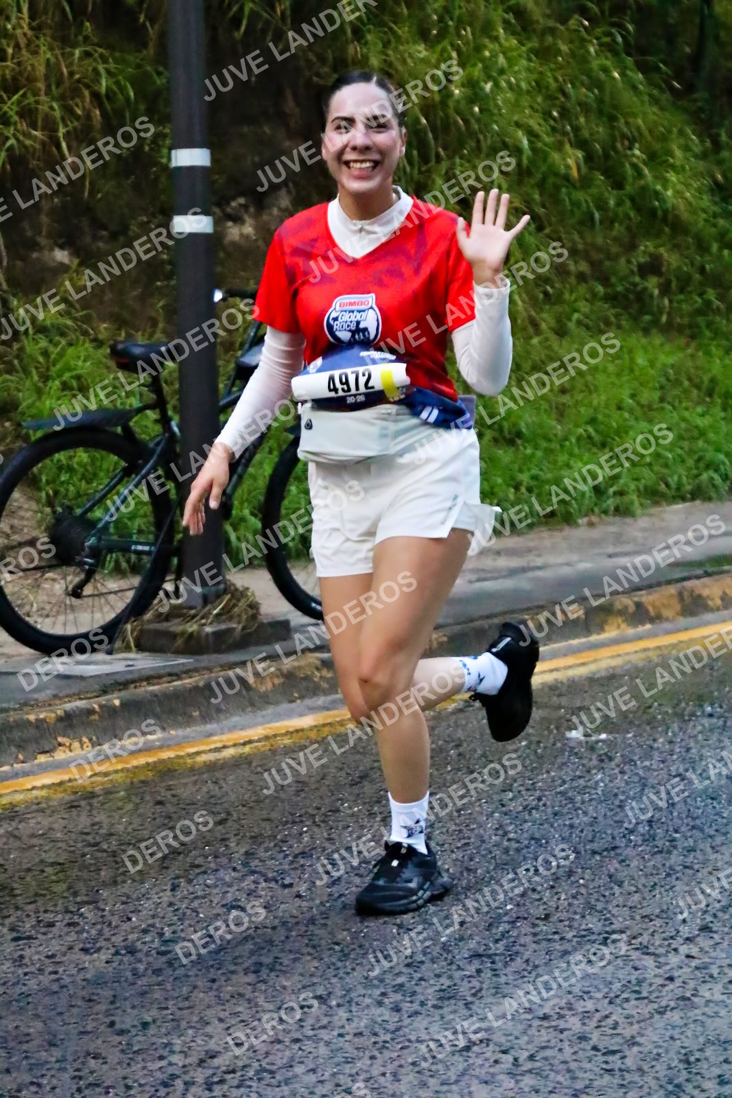 Foto de la CARRERA BIMBO GLOBAL RACE GUADALAJARA en Centro Comercial Andares, Blvd. Puerta de Hierro 4965, Zapopan a las 06:39 · dorsal 4972