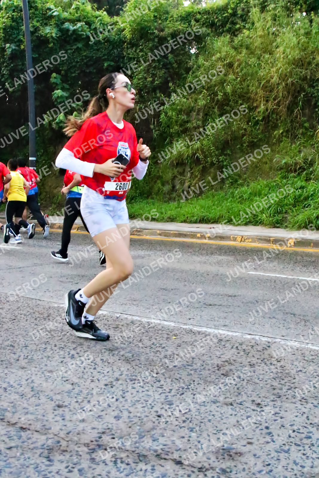 Foto de la CARRERA BIMBO GLOBAL RACE GUADALAJARA en Centro Comercial Andares, Blvd. Puerta de Hierro 4965, Zapopan a las 04:59 · dorsal 2600