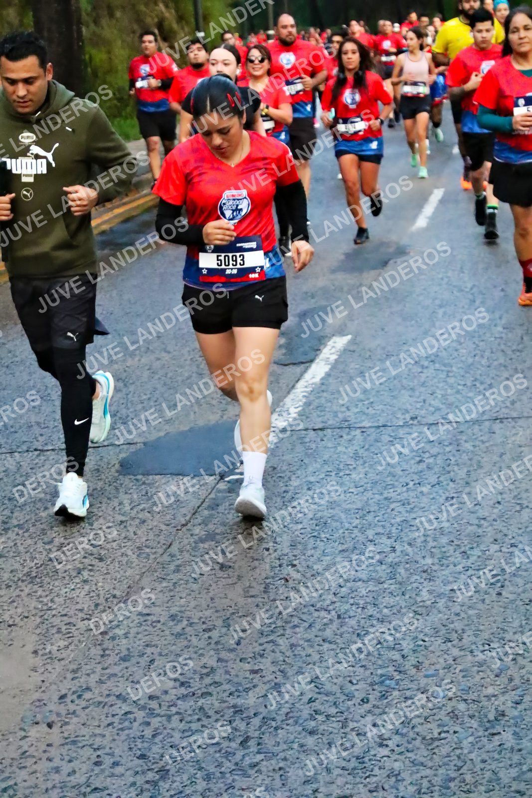 Foto de la CARRERA BIMBO GLOBAL RACE GUADALAJARA en Centro Comercial Andares, Blvd. Puerta de Hierro 4965, Zapopan a las 04:51 · dorsal 5093