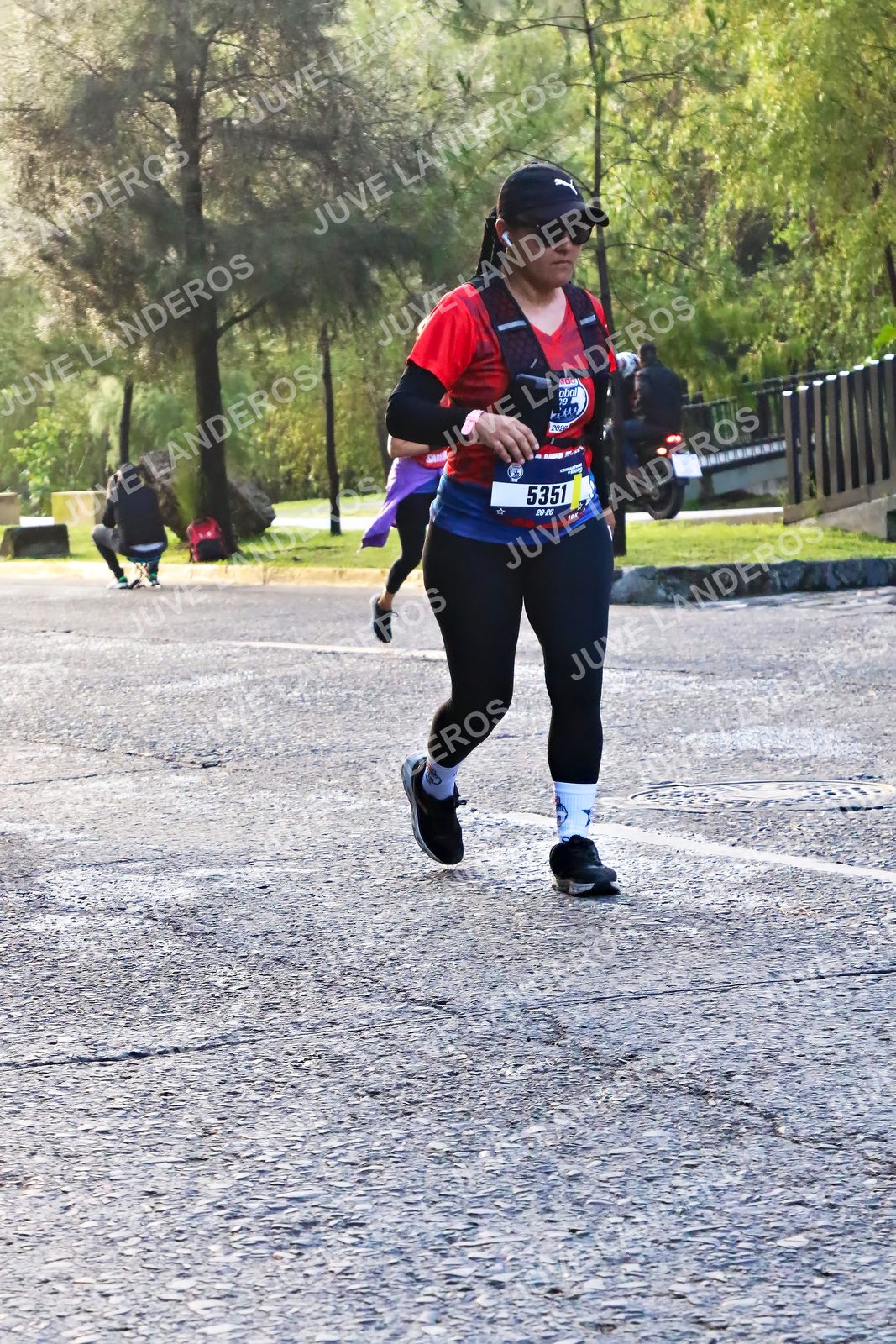 Foto de la CARRERA BIMBO GLOBAL RACE GUADALAJARA en Centro Comercial Andares, Blvd. Puerta de Hierro 4965, Zapopan a las 07:34 · dorsal 5351