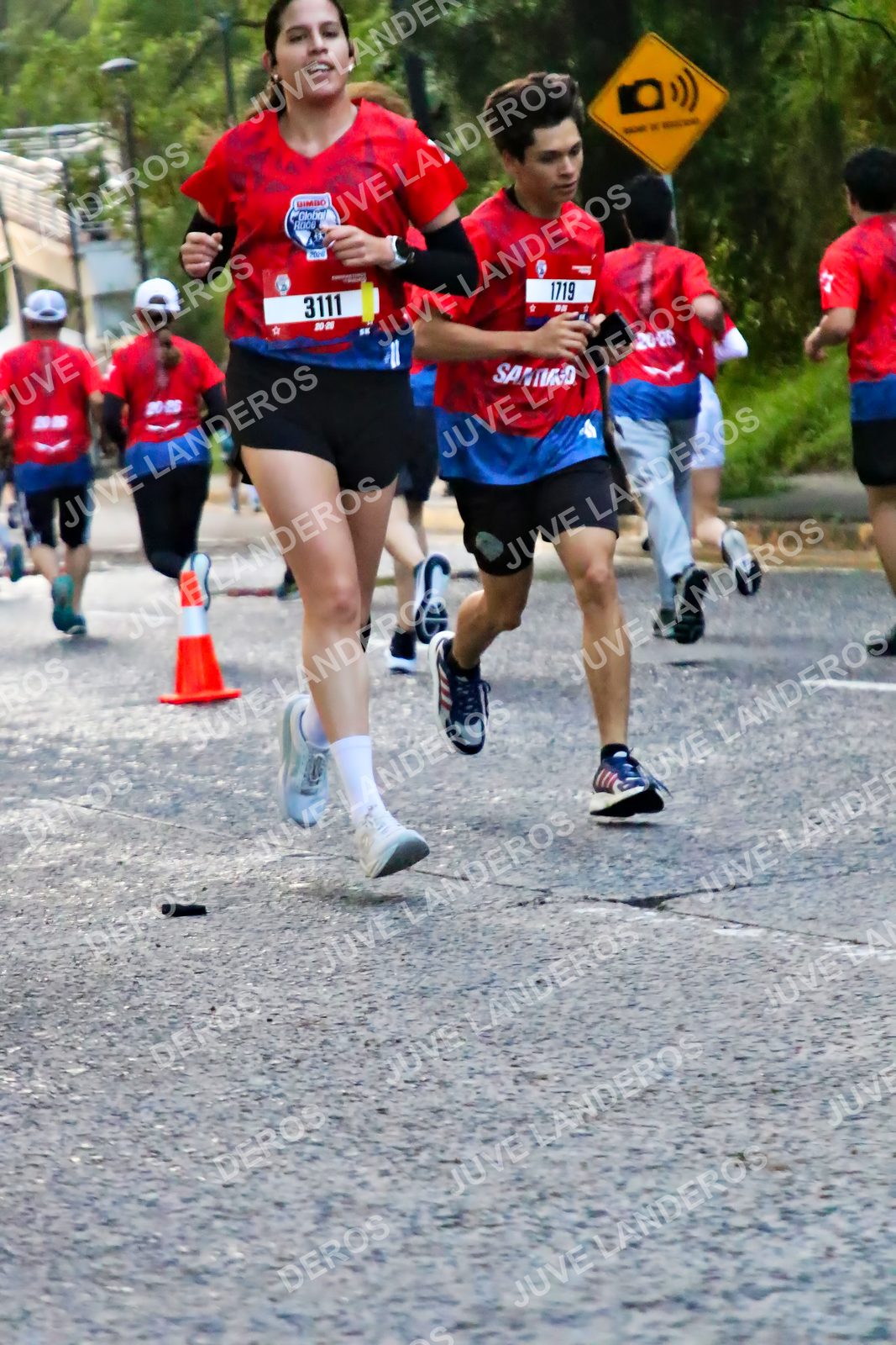 Foto de la CARRERA BIMBO GLOBAL RACE GUADALAJARA en Centro Comercial Andares, Blvd. Puerta de Hierro 4965, Zapopan a las 04:57 · dorsal 1719, 3111