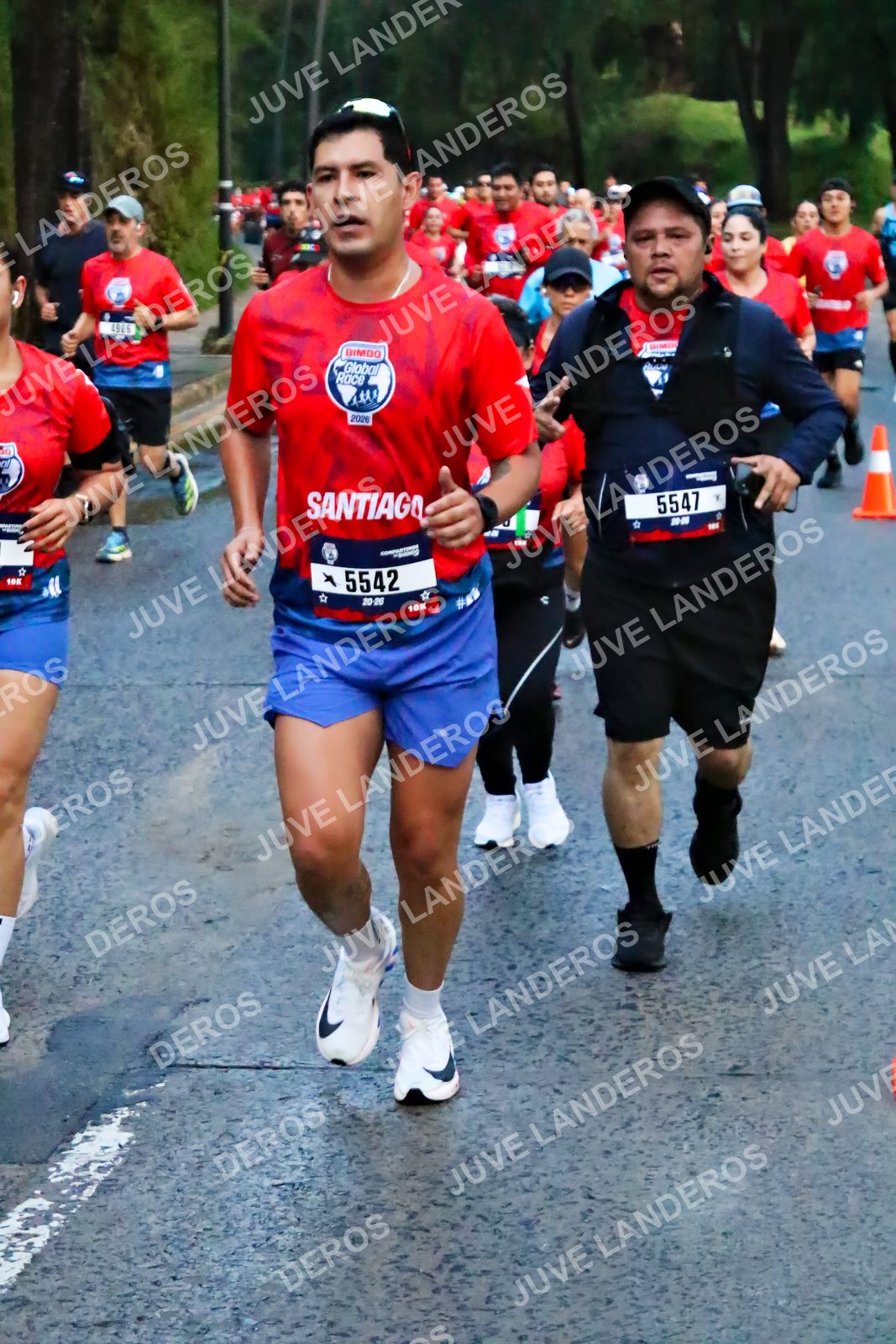 Foto de la CARRERA BIMBO GLOBAL RACE GUADALAJARA en Centro Comercial Andares, Blvd. Puerta de Hierro 4965, Zapopan a las 06:41 · dorsal 5542, 5547
