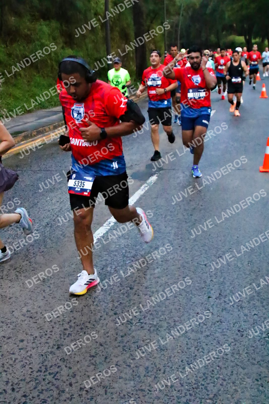 Foto de la CARRERA BIMBO GLOBAL RACE GUADALAJARA en Centro Comercial Andares, Blvd. Puerta de Hierro 4965, Zapopan a las 06:40 · dorsal 5335, 5573, 5028