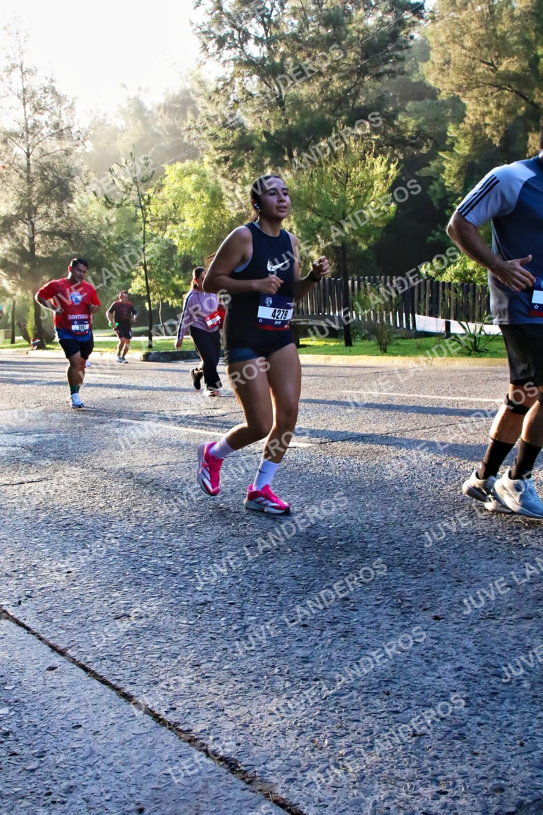 Foto de la CARRERA BIMBO GLOBAL RACE GUADALAJARA en Centro Comercial Andares, Blvd. Puerta de Hierro 4965, Zapopan a las 07:26 · dorsal 4279