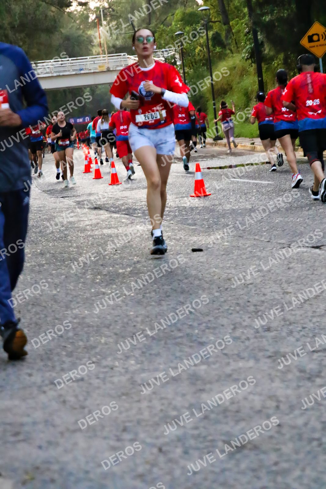 Foto de la CARRERA BIMBO GLOBAL RACE GUADALAJARA en Centro Comercial Andares, Blvd. Puerta de Hierro 4965, Zapopan a las 04:59 · dorsal 2600