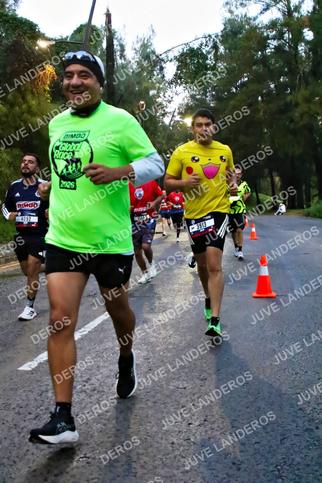 Foto de la CARRERA BIMBO GLOBAL RACE GUADALAJARA en Centro Comercial Andares, Blvd. Puerta de Hierro 4965, Zapopan a las 06:39 · dorsal 4092, 3913, 4568