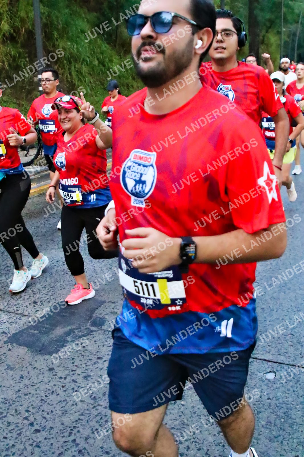 Foto de la CARRERA BIMBO GLOBAL RACE GUADALAJARA en Centro Comercial Andares, Blvd. Puerta de Hierro 4965, Zapopan a las 04:50 · dorsal 5332, 5111, 537, 5696