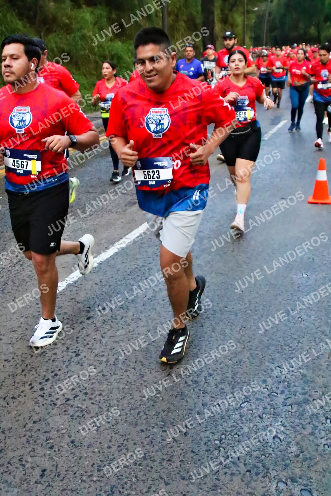 Foto de la CARRERA BIMBO GLOBAL RACE GUADALAJARA en Centro Comercial Andares, Blvd. Puerta de Hierro 4965, Zapopan a las 04:48 · dorsal 4567, 5623, 5519