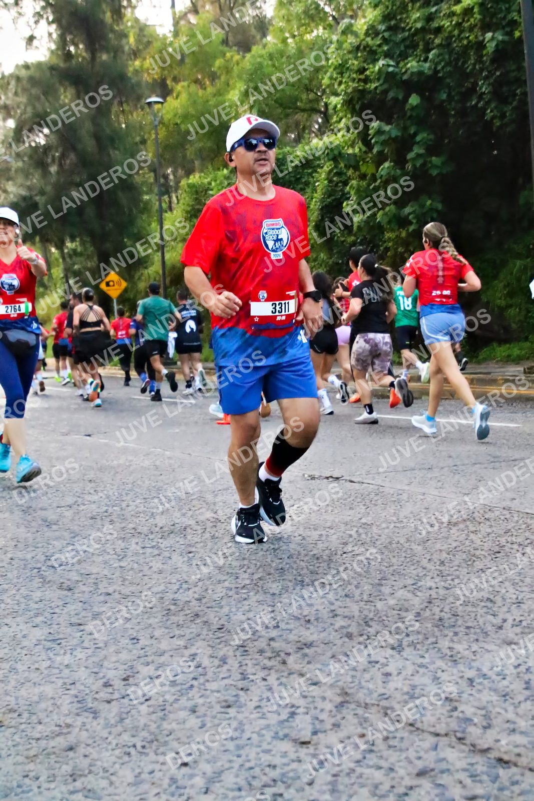 Foto de la CARRERA BIMBO GLOBAL RACE GUADALAJARA en Centro Comercial Andares, Blvd. Puerta de Hierro 4965, Zapopan a las 04:59 · dorsal 3311, 2764, 18