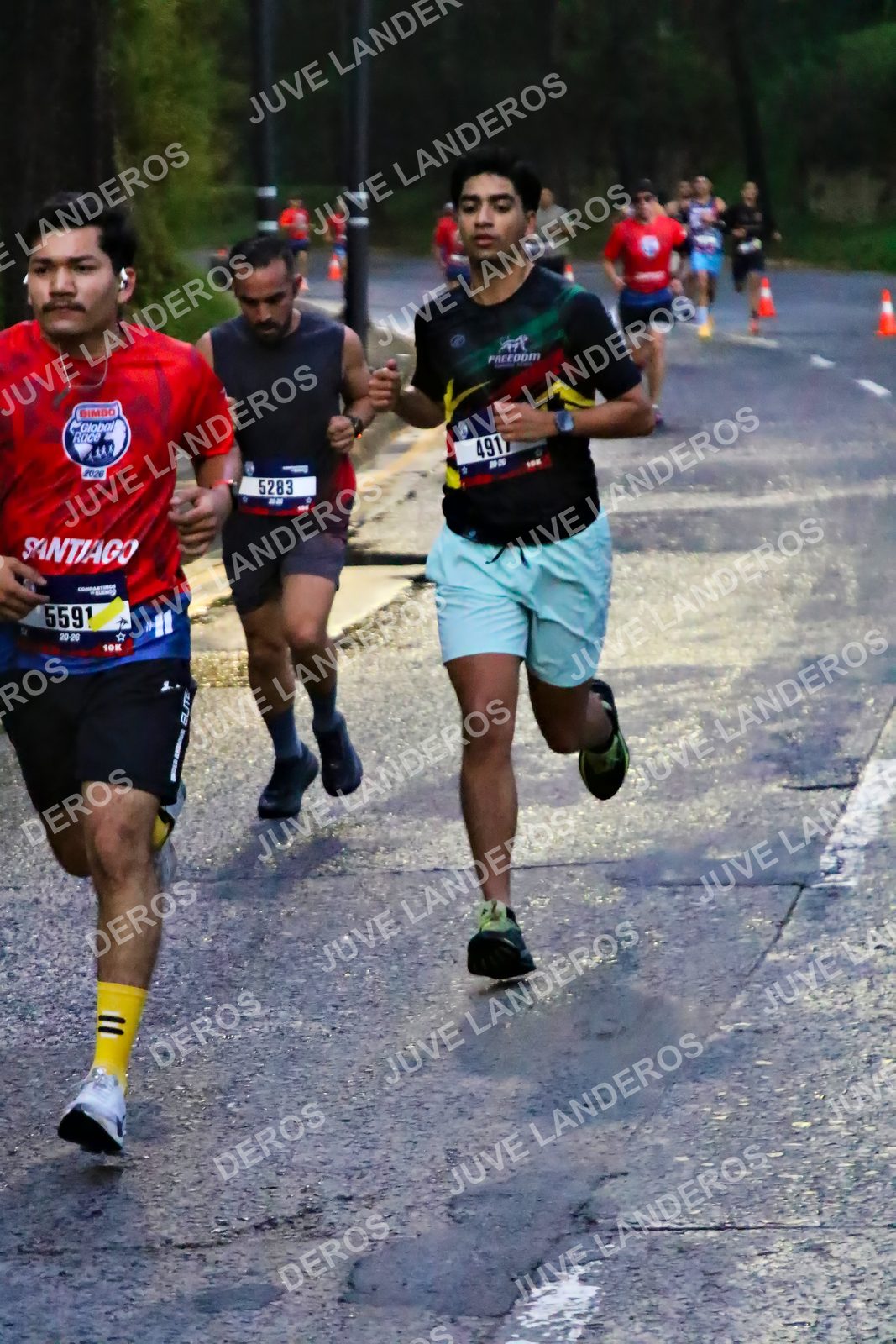 Foto de la CARRERA BIMBO GLOBAL RACE GUADALAJARA en Centro Comercial Andares, Blvd. Puerta de Hierro 4965, Zapopan a las 06:36 · dorsal 5283, 5591, 491