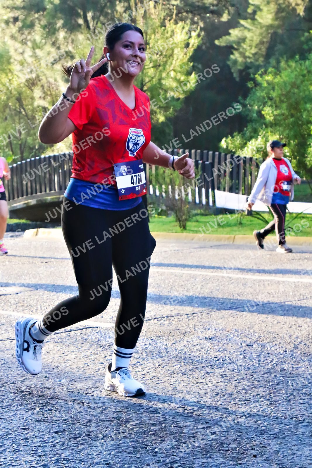 Foto de la CARRERA BIMBO GLOBAL RACE GUADALAJARA en Centro Comercial Andares, Blvd. Puerta de Hierro 4965, Zapopan a las 07:32 · dorsal 4764