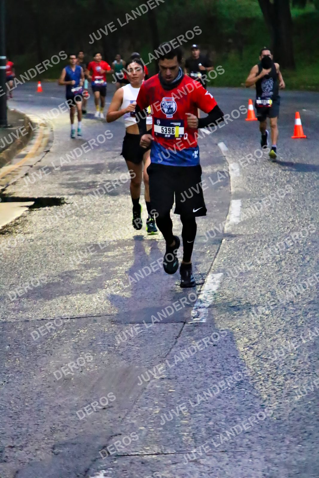 Foto de la CARRERA BIMBO GLOBAL RACE GUADALAJARA en Centro Comercial Andares, Blvd. Puerta de Hierro 4965, Zapopan a las 06:36 · dorsal 5396, 2006