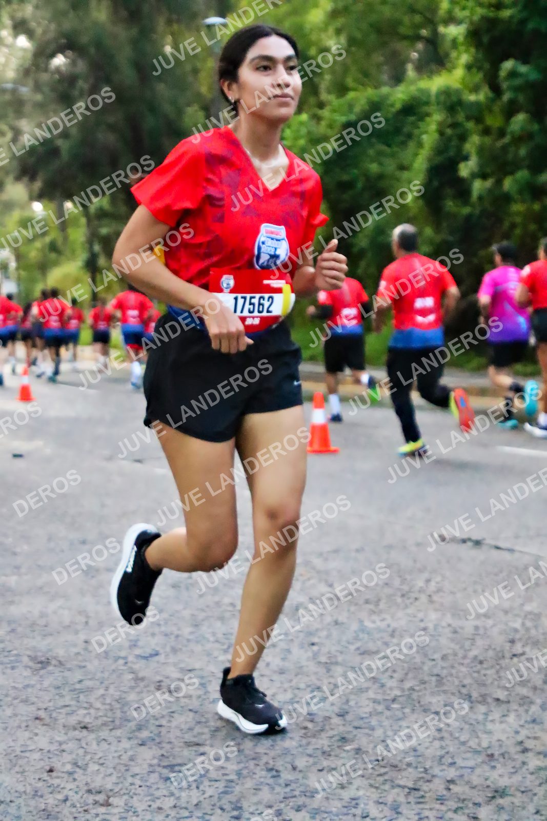Foto de la CARRERA BIMBO GLOBAL RACE GUADALAJARA en Centro Comercial Andares, Blvd. Puerta de Hierro 4965, Zapopan a las 04:58 · dorsal 17562