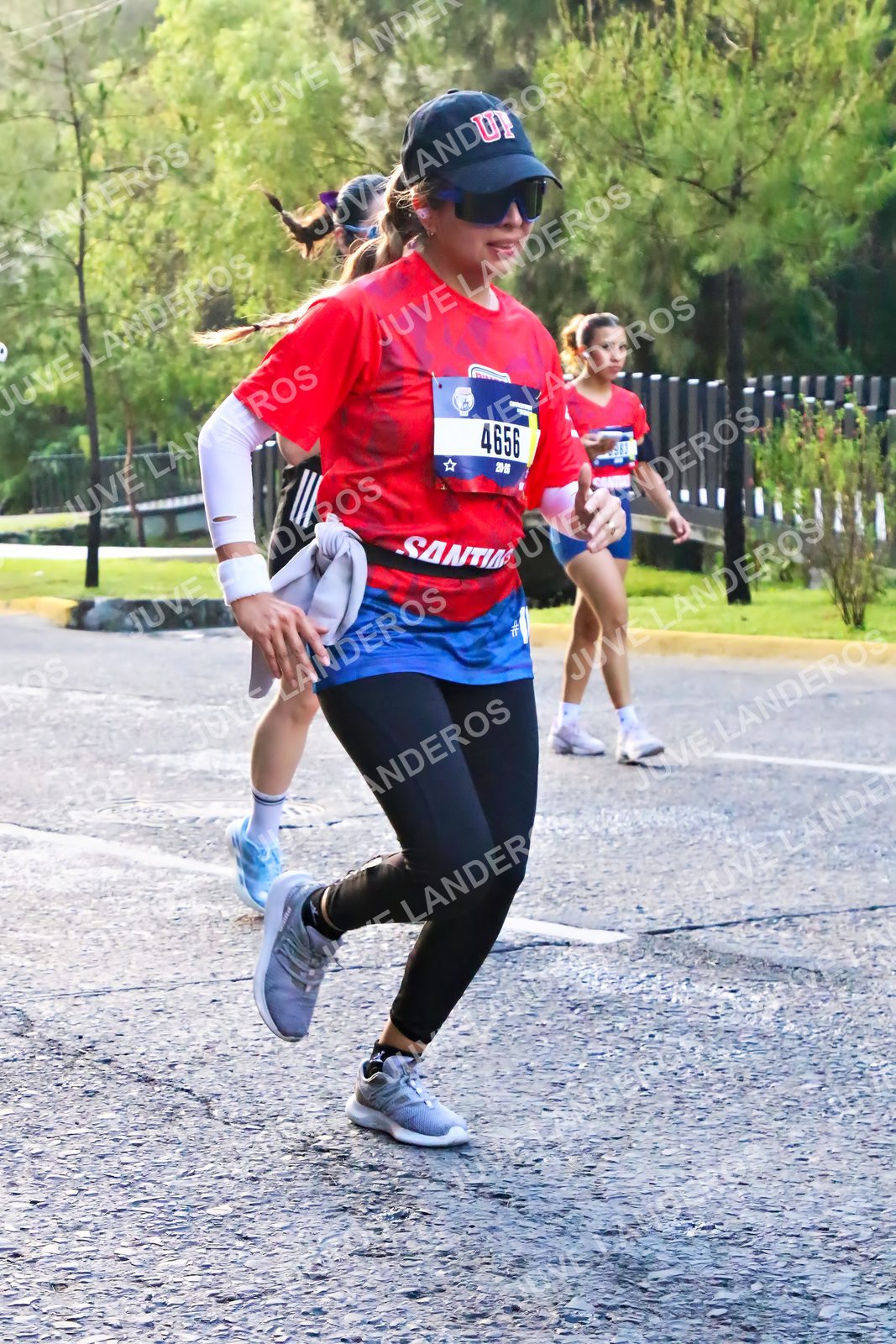 Foto de la CARRERA BIMBO GLOBAL RACE GUADALAJARA en Centro Comercial Andares, Blvd. Puerta de Hierro 4965, Zapopan a las 07:41 · dorsal 4656