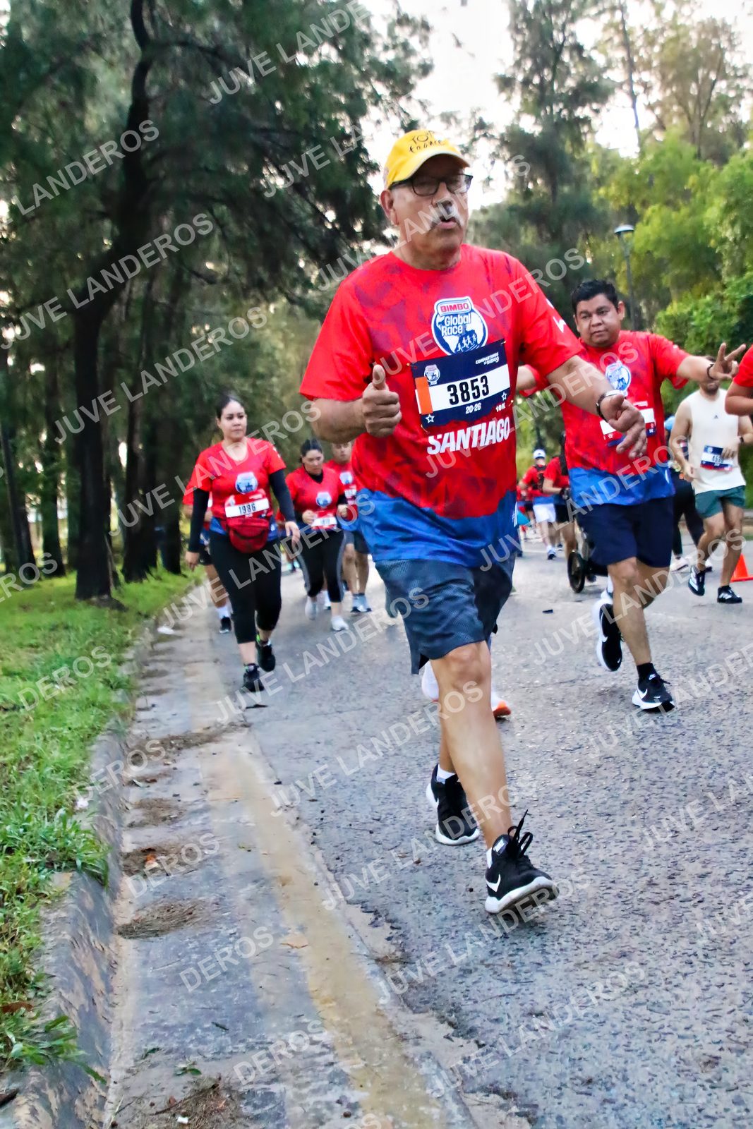 Foto de la CARRERA BIMBO GLOBAL RACE GUADALAJARA en Centro Comercial Andares, Blvd. Puerta de Hierro 4965, Zapopan a las 07:02 · dorsal 3853, 1986
