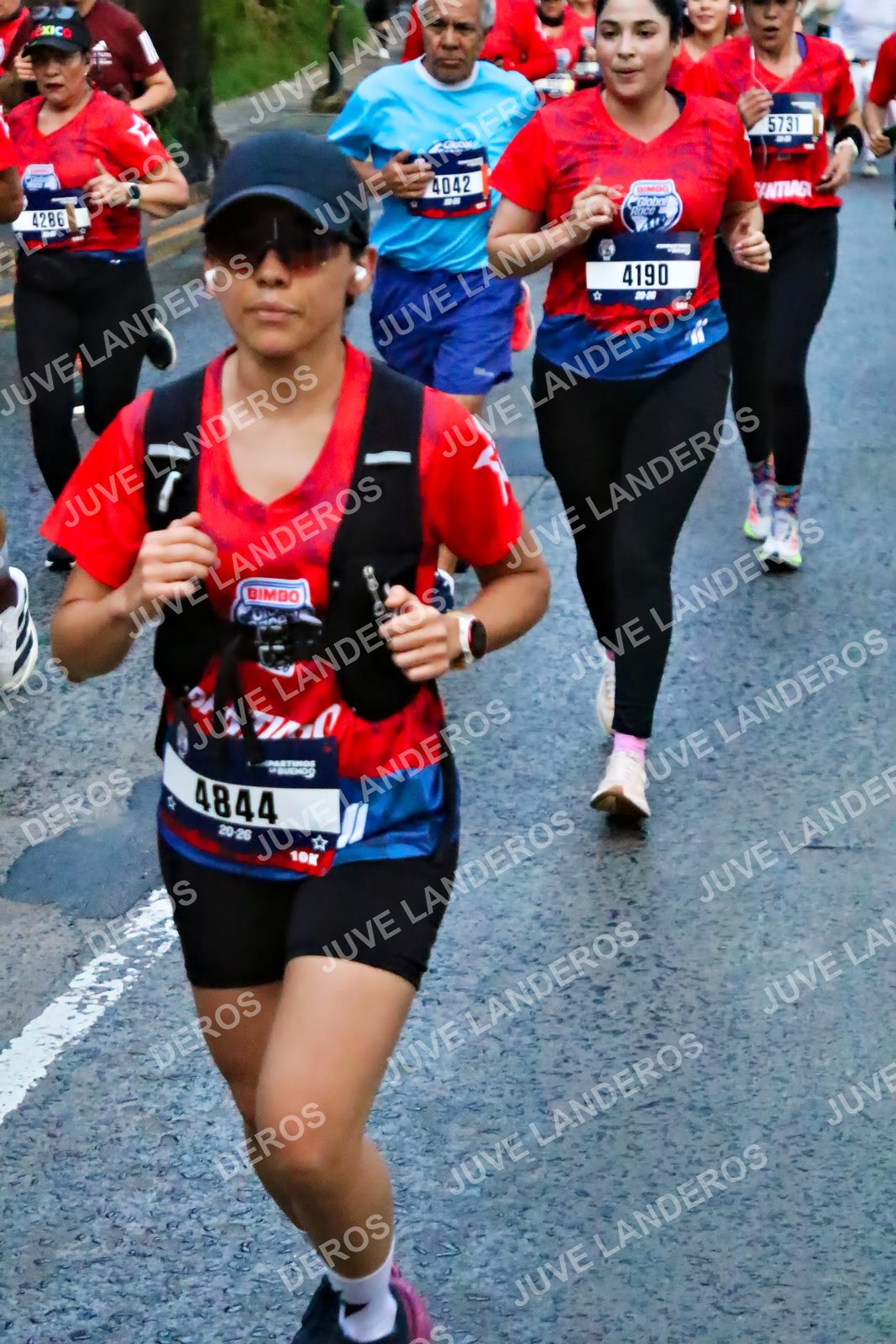 Foto de la CARRERA BIMBO GLOBAL RACE GUADALAJARA en Centro Comercial Andares, Blvd. Puerta de Hierro 4965, Zapopan a las 04:47 · dorsal 4844, 5731, 4190, 4286