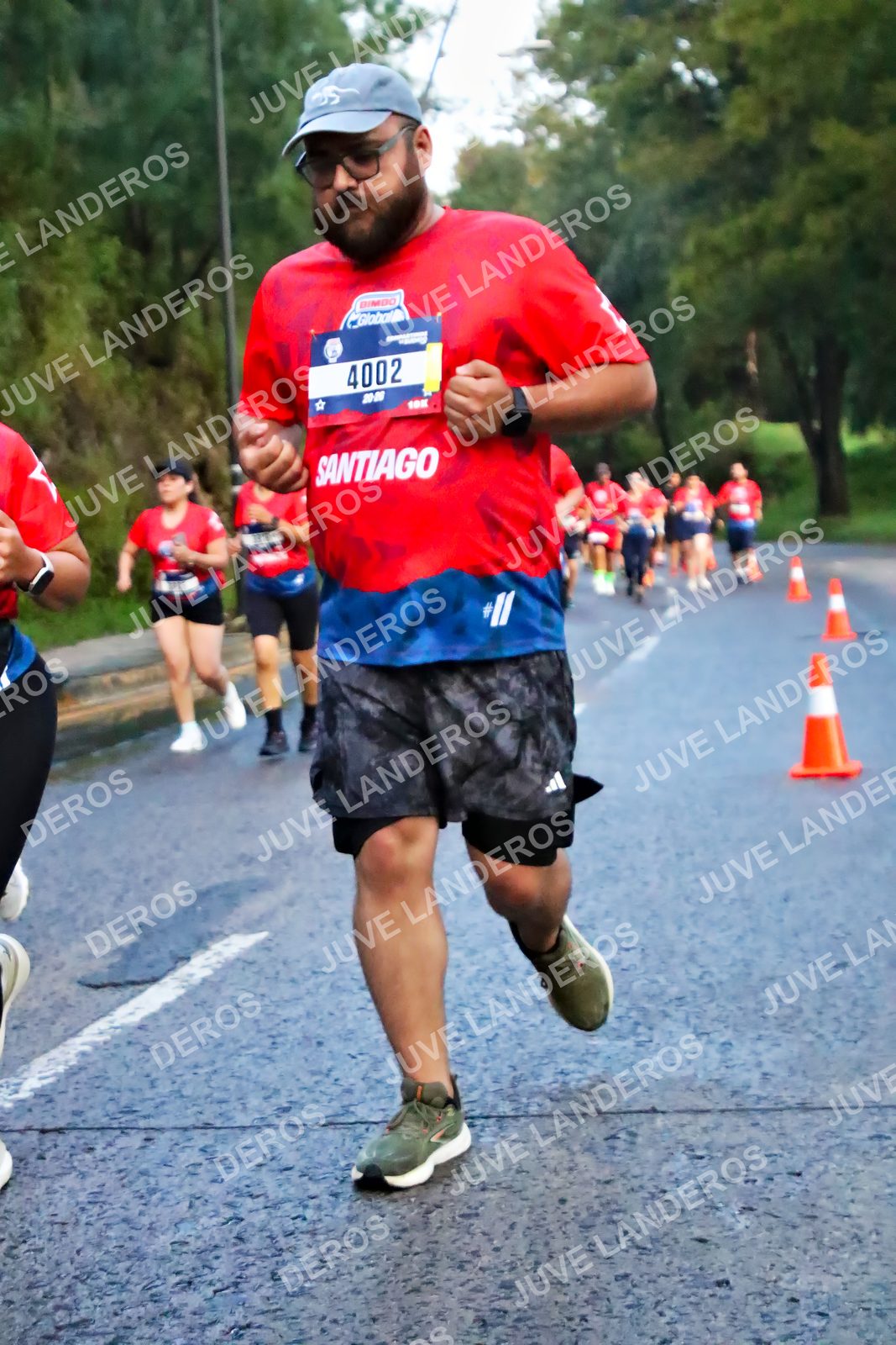 Foto de la CARRERA BIMBO GLOBAL RACE GUADALAJARA en Centro Comercial Andares, Blvd. Puerta de Hierro 4965, Zapopan a las 04:51 · dorsal 4002