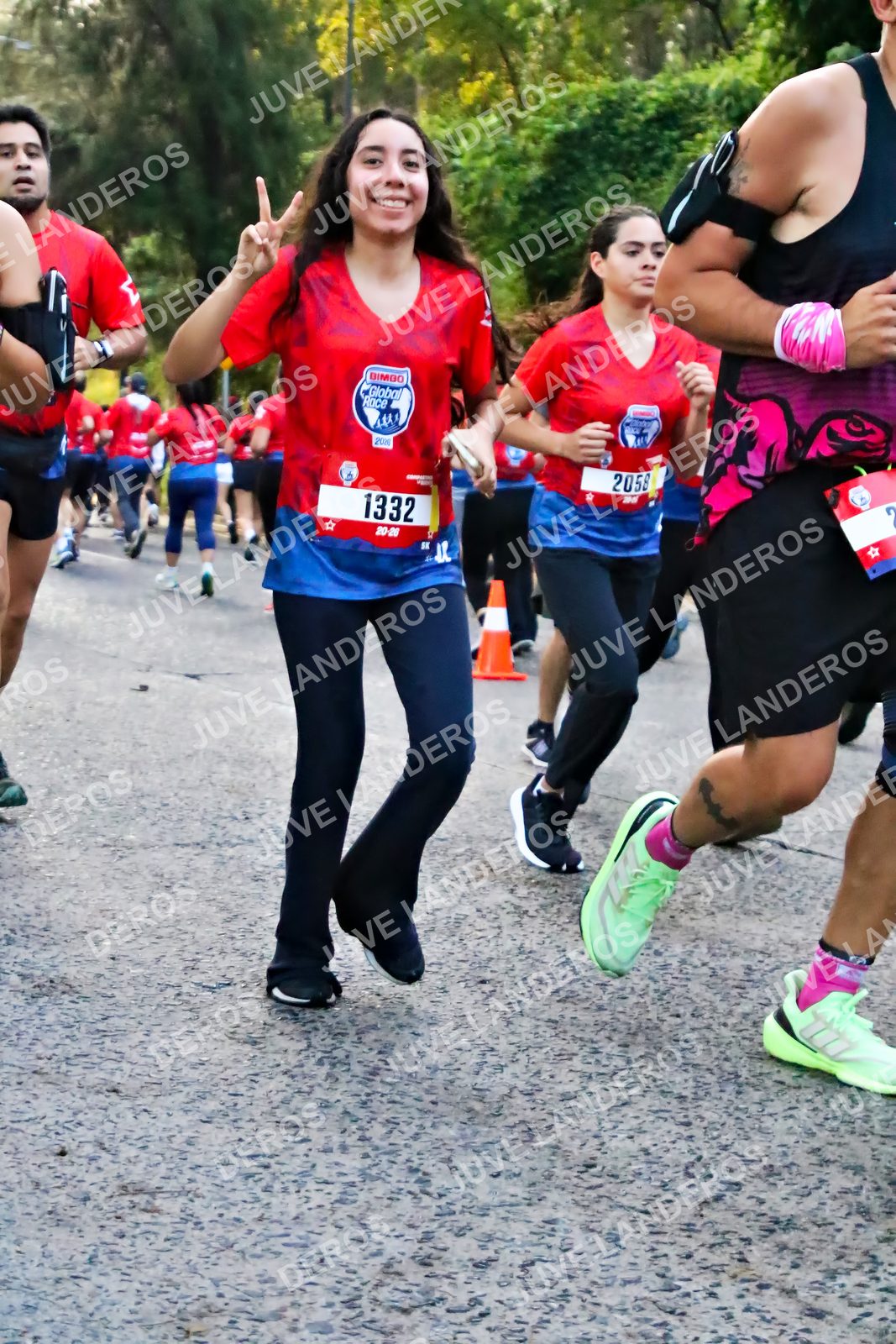 Foto de la CARRERA BIMBO GLOBAL RACE GUADALAJARA en Centro Comercial Andares, Blvd. Puerta de Hierro 4965, Zapopan a las 06:58 · dorsal 1332, 2058