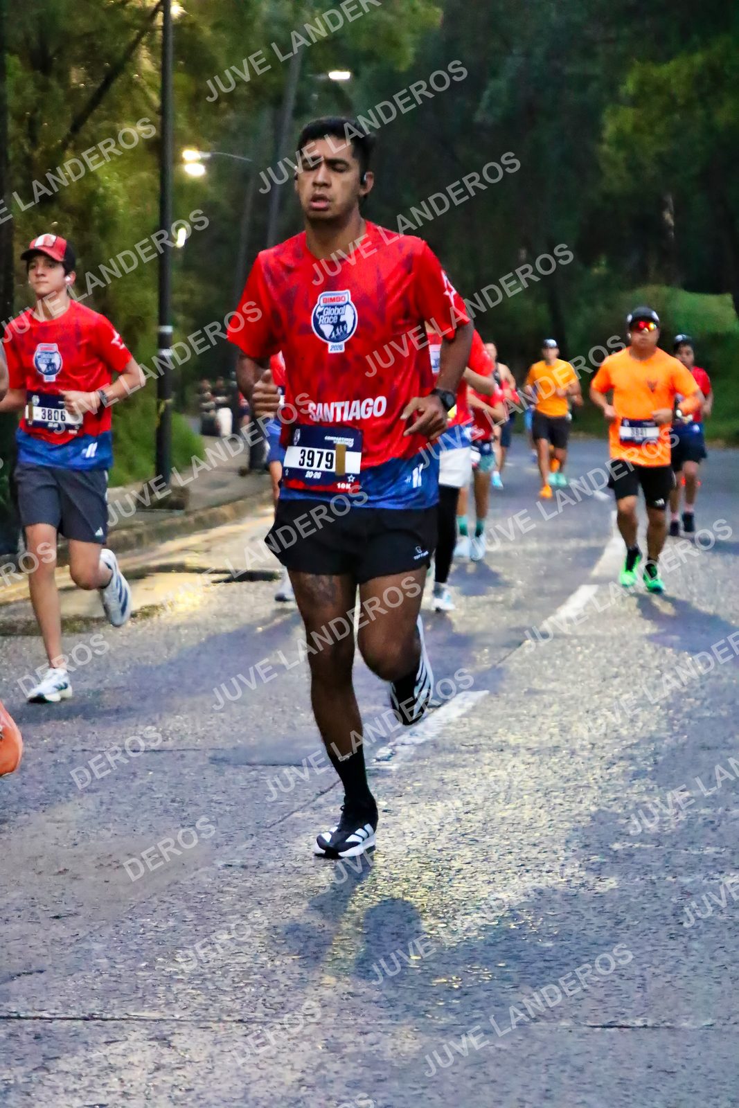 Foto de la CARRERA BIMBO GLOBAL RACE GUADALAJARA en Centro Comercial Andares, Blvd. Puerta de Hierro 4965, Zapopan a las 06:38 · dorsal 3979, 3806