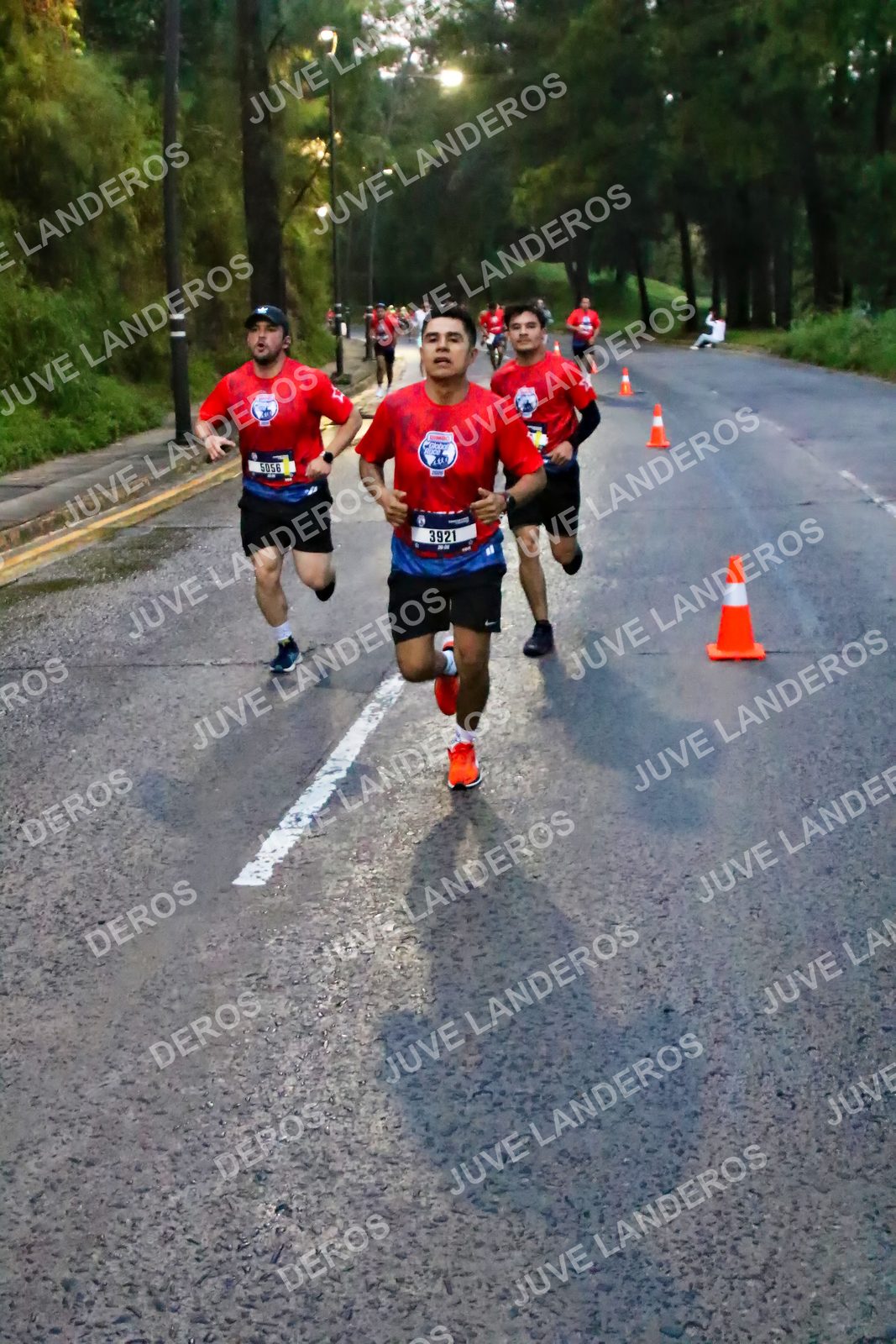Foto de la CARRERA BIMBO GLOBAL RACE GUADALAJARA en Centro Comercial Andares, Blvd. Puerta de Hierro 4965, Zapopan a las 06:37 · dorsal 5056