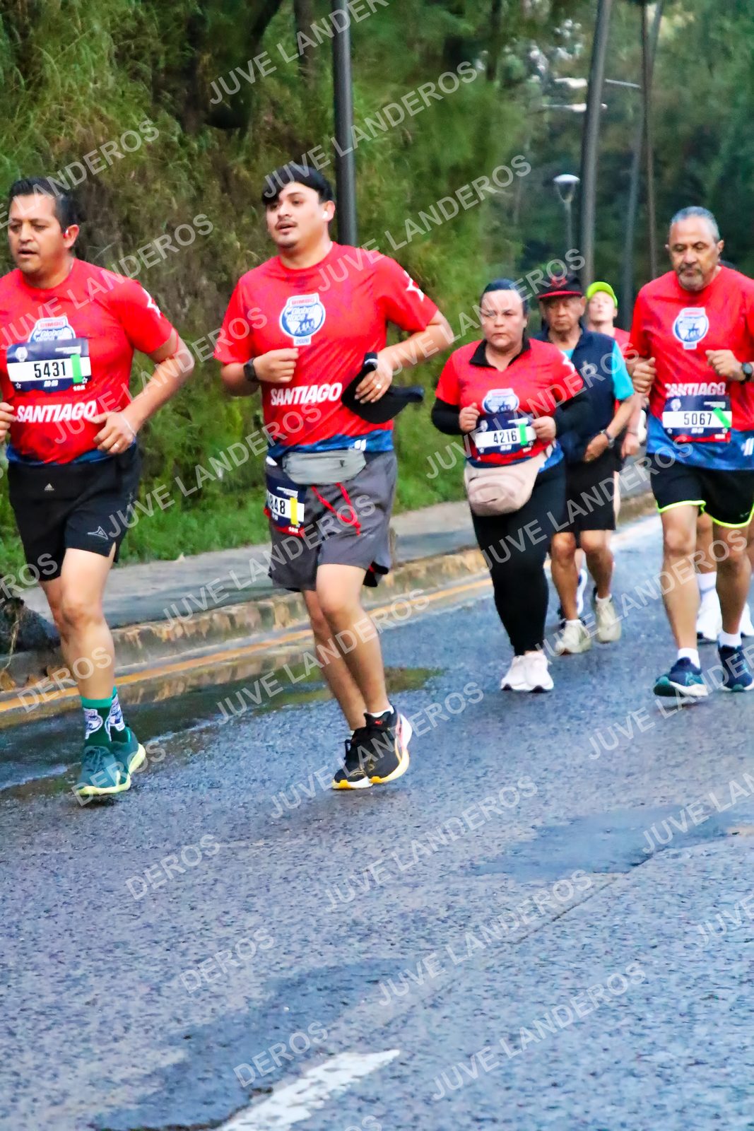Foto de la CARRERA BIMBO GLOBAL RACE GUADALAJARA en Centro Comercial Andares, Blvd. Puerta de Hierro 4965, Zapopan a las 04:51 · dorsal 5431, 5067, 4216