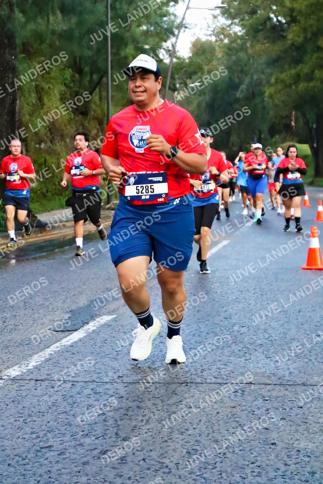 Foto de la CARRERA BIMBO GLOBAL RACE GUADALAJARA en Centro Comercial Andares, Blvd. Puerta de Hierro 4965, Zapopan a las 04:52 · dorsal 5285, 4975, 2020