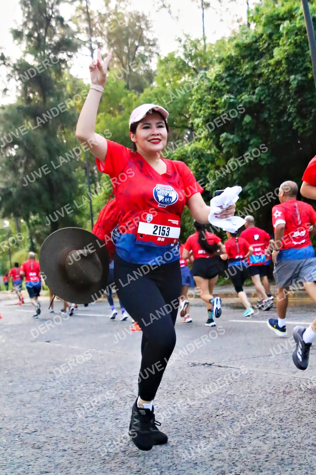Foto de la CARRERA BIMBO GLOBAL RACE GUADALAJARA en Centro Comercial Andares, Blvd. Puerta de Hierro 4965, Zapopan a las 04:59 · dorsal 2153