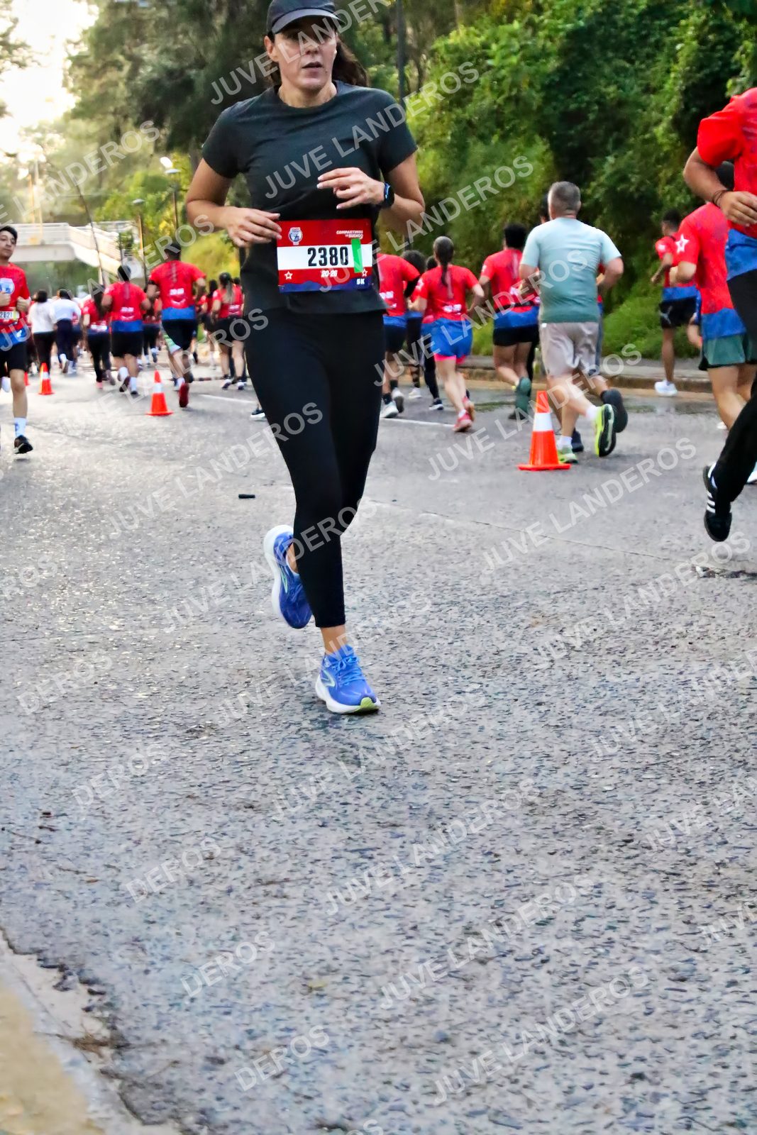 Foto de la CARRERA BIMBO GLOBAL RACE GUADALAJARA en Centro Comercial Andares, Blvd. Puerta de Hierro 4965, Zapopan a las 06:56 · dorsal 2380