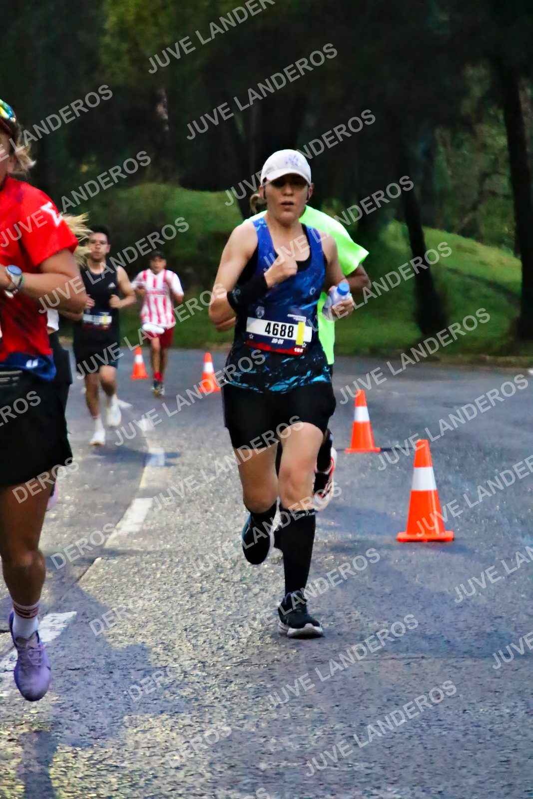 Foto de la CARRERA BIMBO GLOBAL RACE GUADALAJARA en Centro Comercial Andares, Blvd. Puerta de Hierro 4965, Zapopan a las 06:37 · dorsal 4688