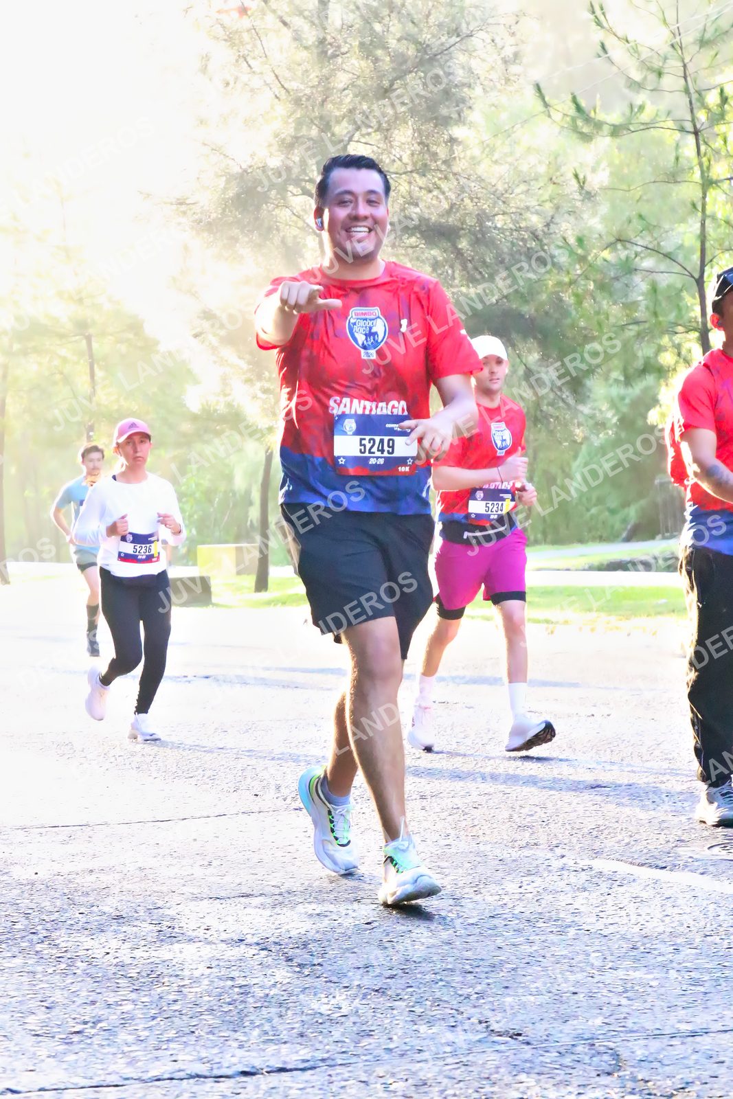 Foto de la CARRERA BIMBO GLOBAL RACE GUADALAJARA en Centro Comercial Andares, Blvd. Puerta de Hierro 4965, Zapopan a las 07:23 · dorsal 5249, 5234, 5236